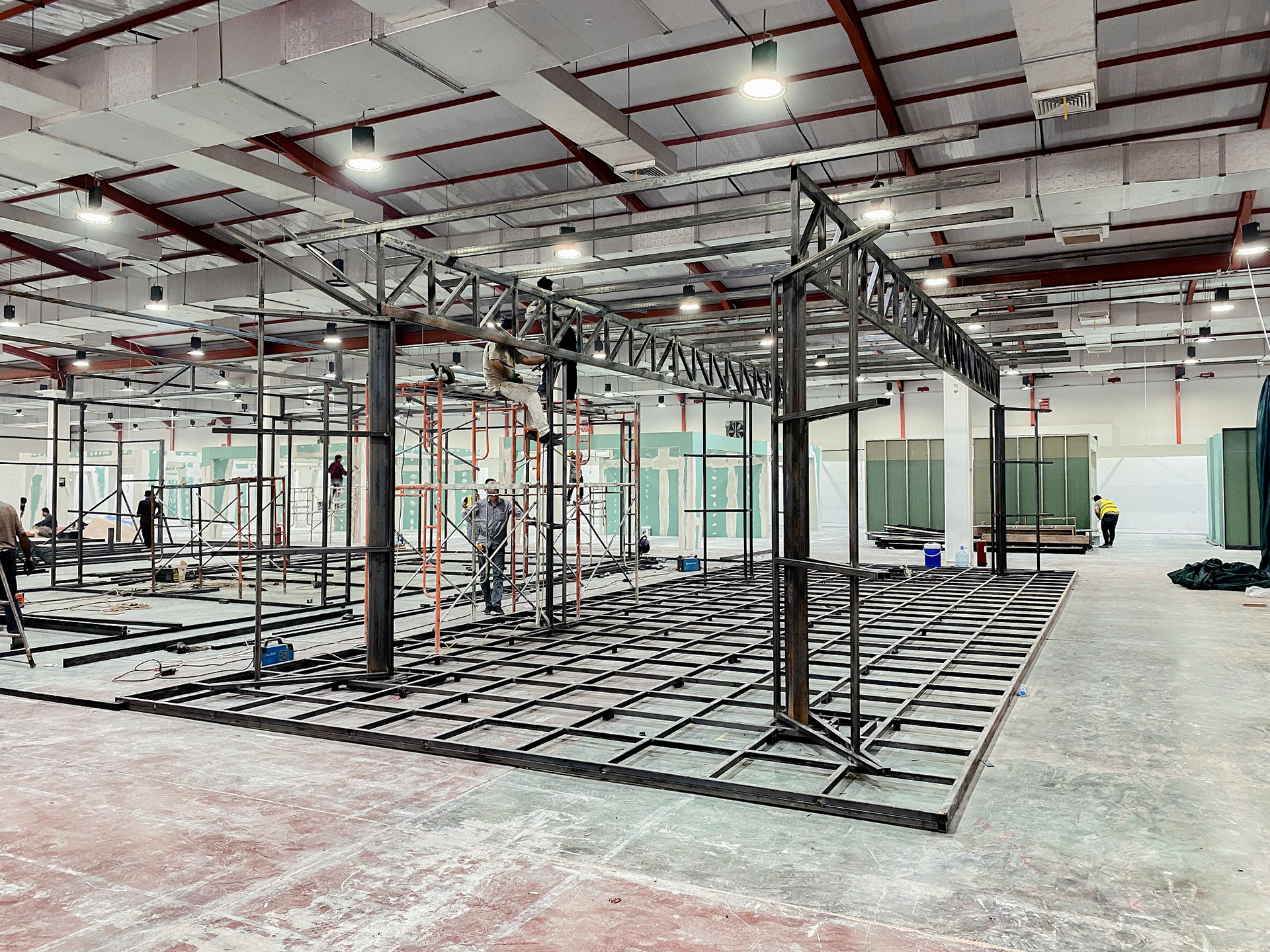 connecting columns with truss beams