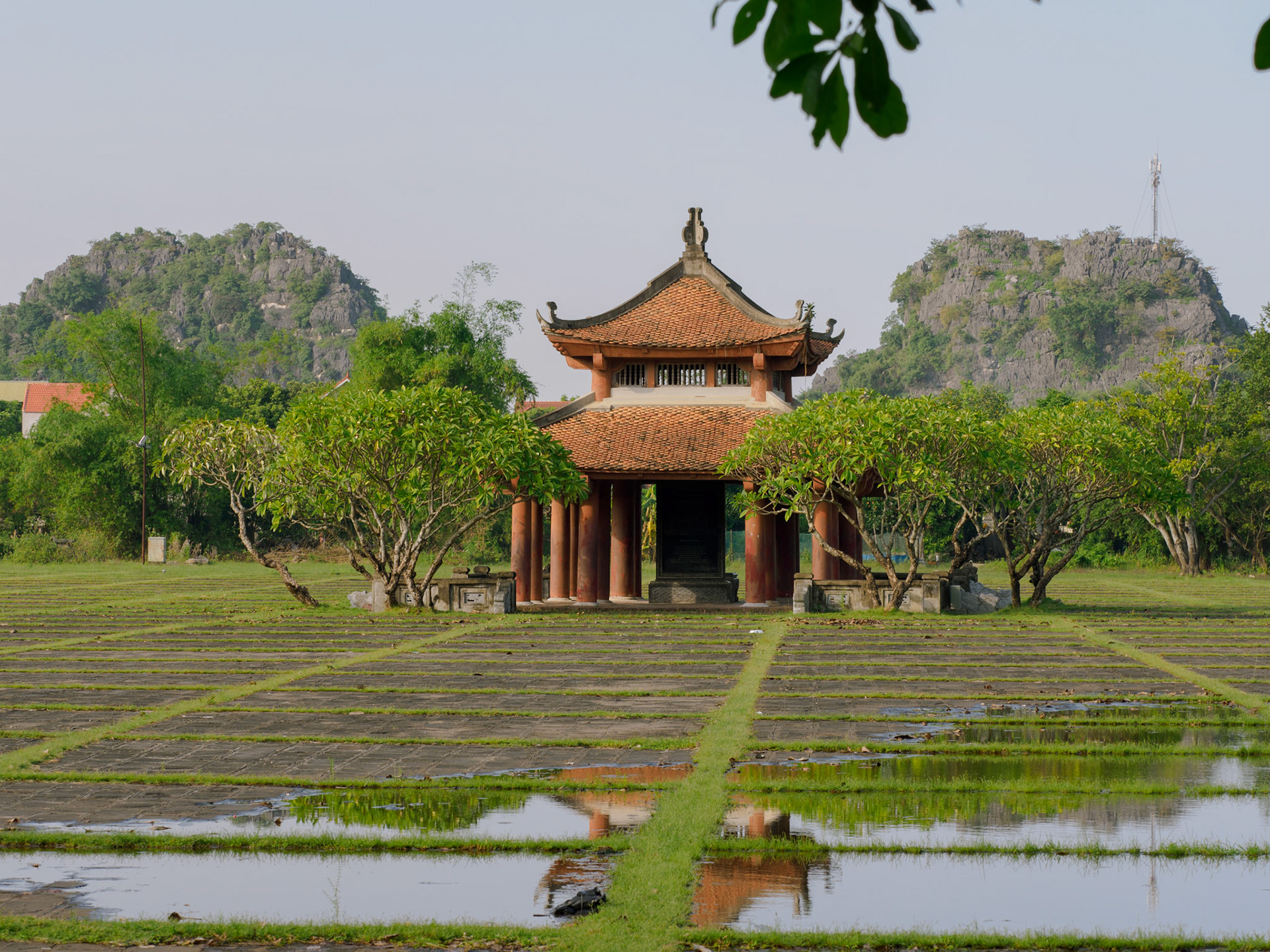 A dedication to Lý Thái Tổ my ancestor.