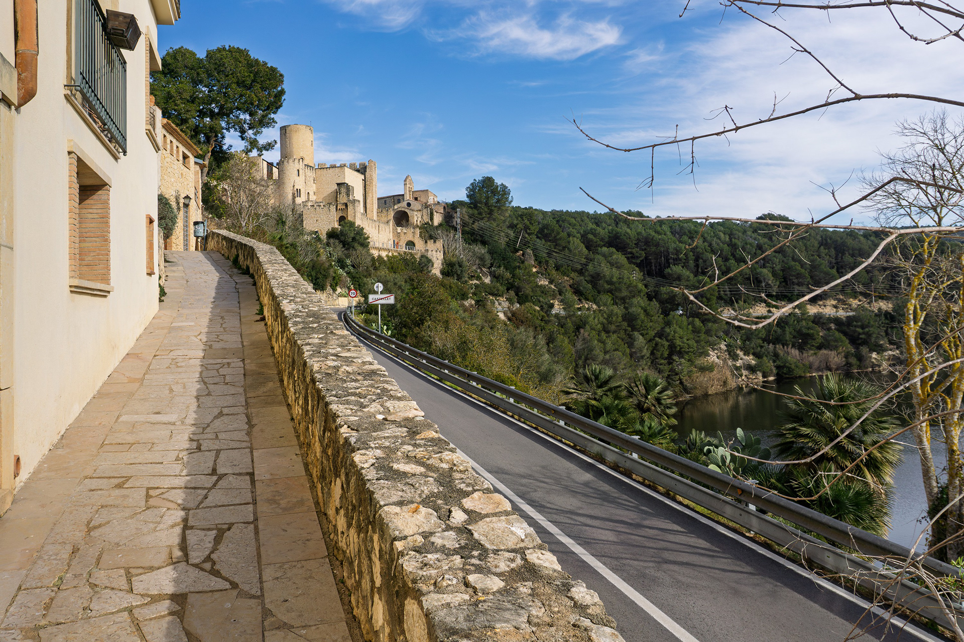 Pro tip: No GPS needed here – just follow any street to the Castle!