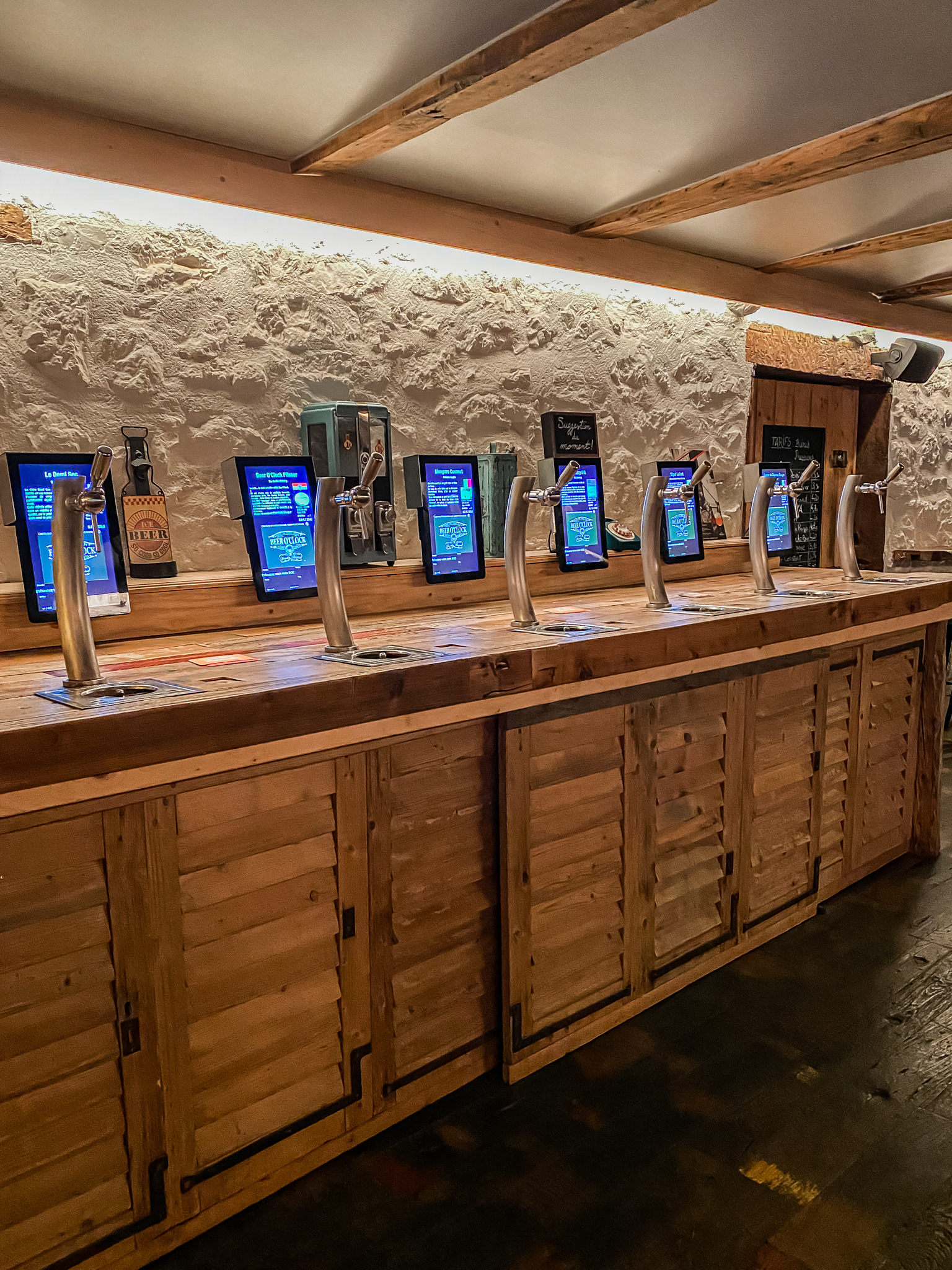 Plenty of taps available. You'll find your favourite beer here for sure.