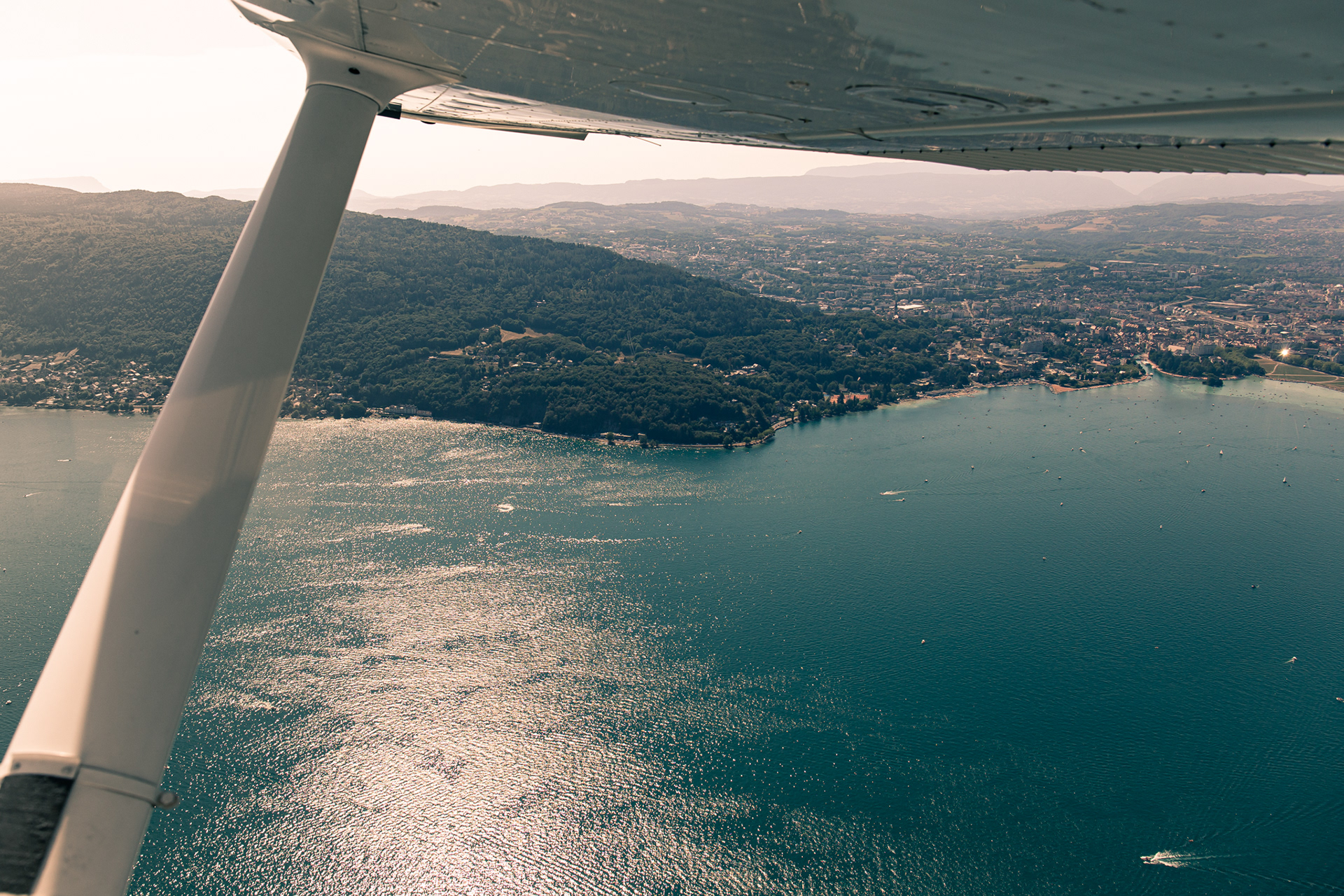 Cruising along the beaches of lake Annecy.