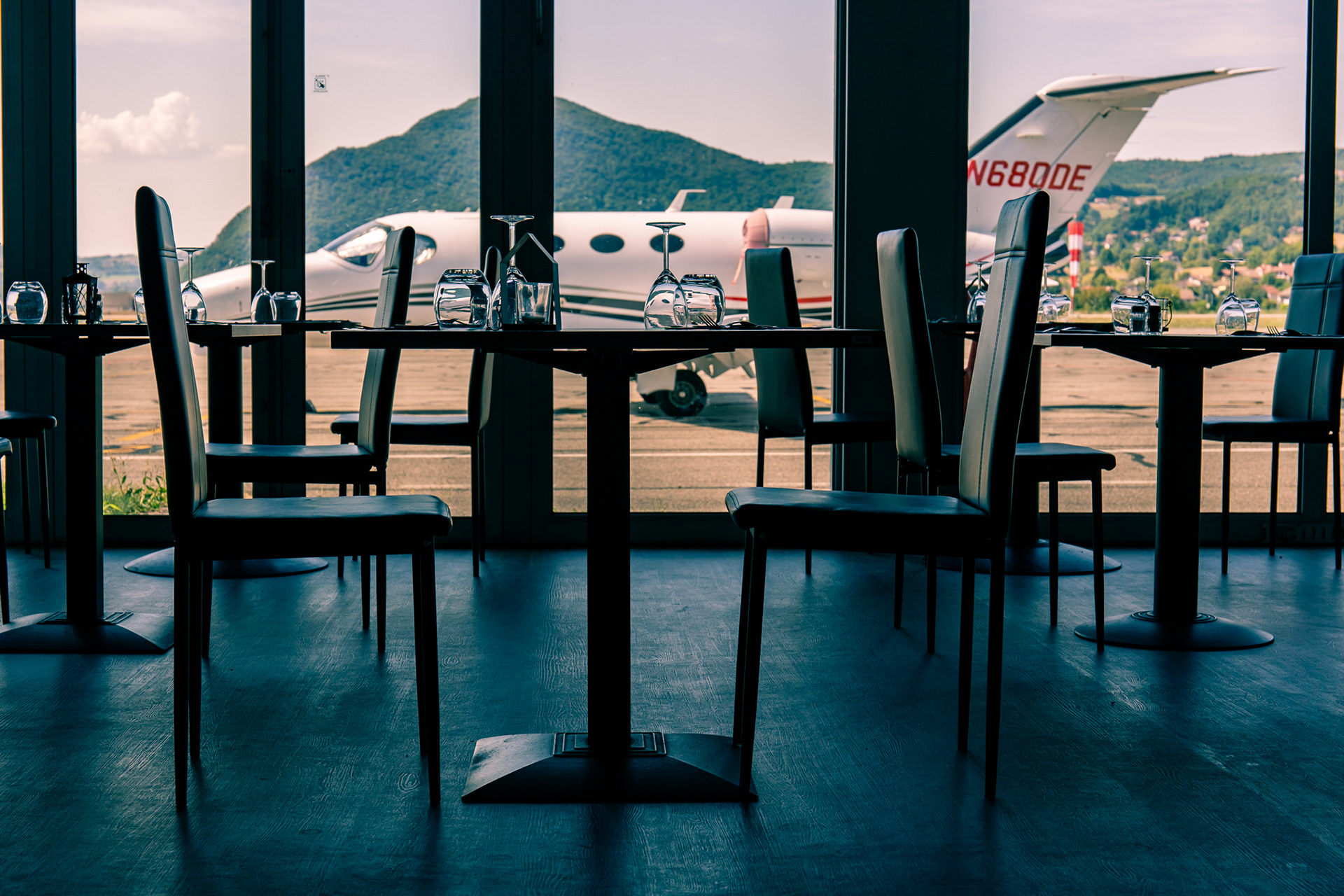 The best views during lunch? Annecy airport is the place to be.