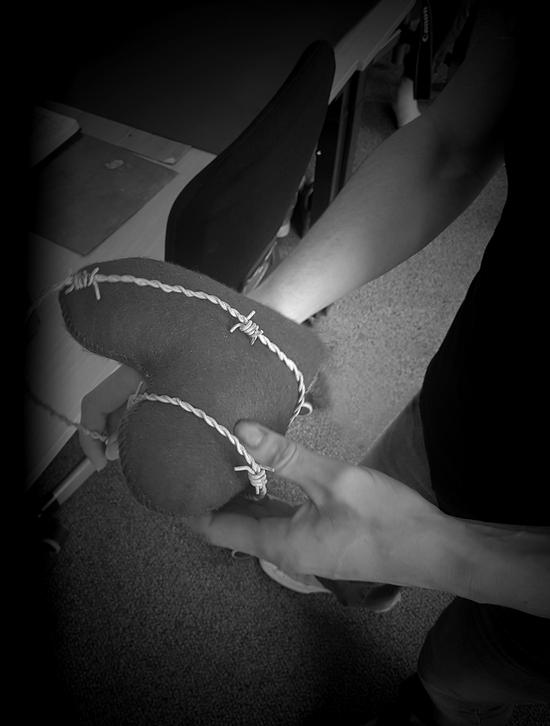 Wrapping wire onto handmade felt heart