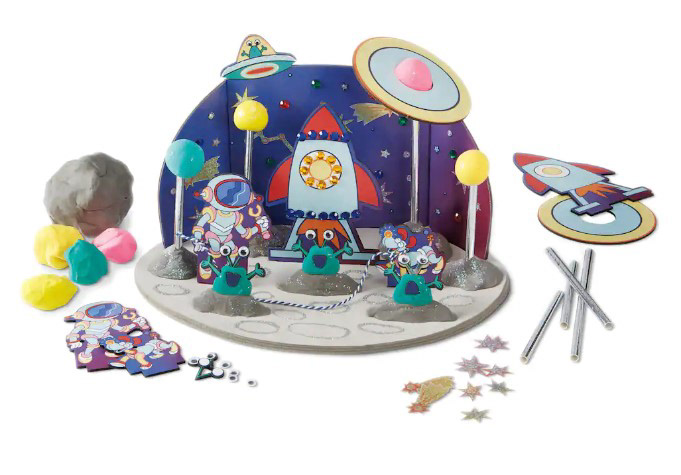 Finished craft kit assembled by the consumer.  This is an air dry clay building kit for Michael's  Creatology that I collaborated on the design for.  I worked as a freelance product designer on this Children's activity kit to create the concept, dielines, 3D Structure, Specifications for Manufacturing, and component selection.