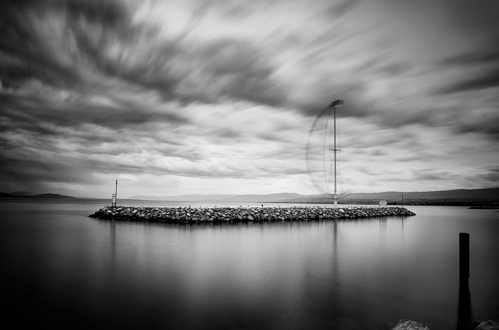 Nuages sur le port d'Ouchy à Lausanne, Suisse.
