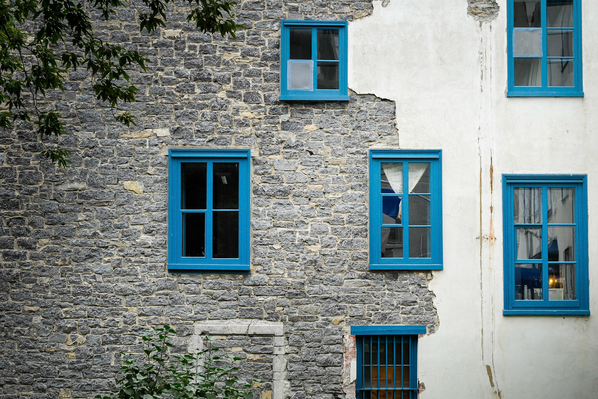 Façade désordonnée