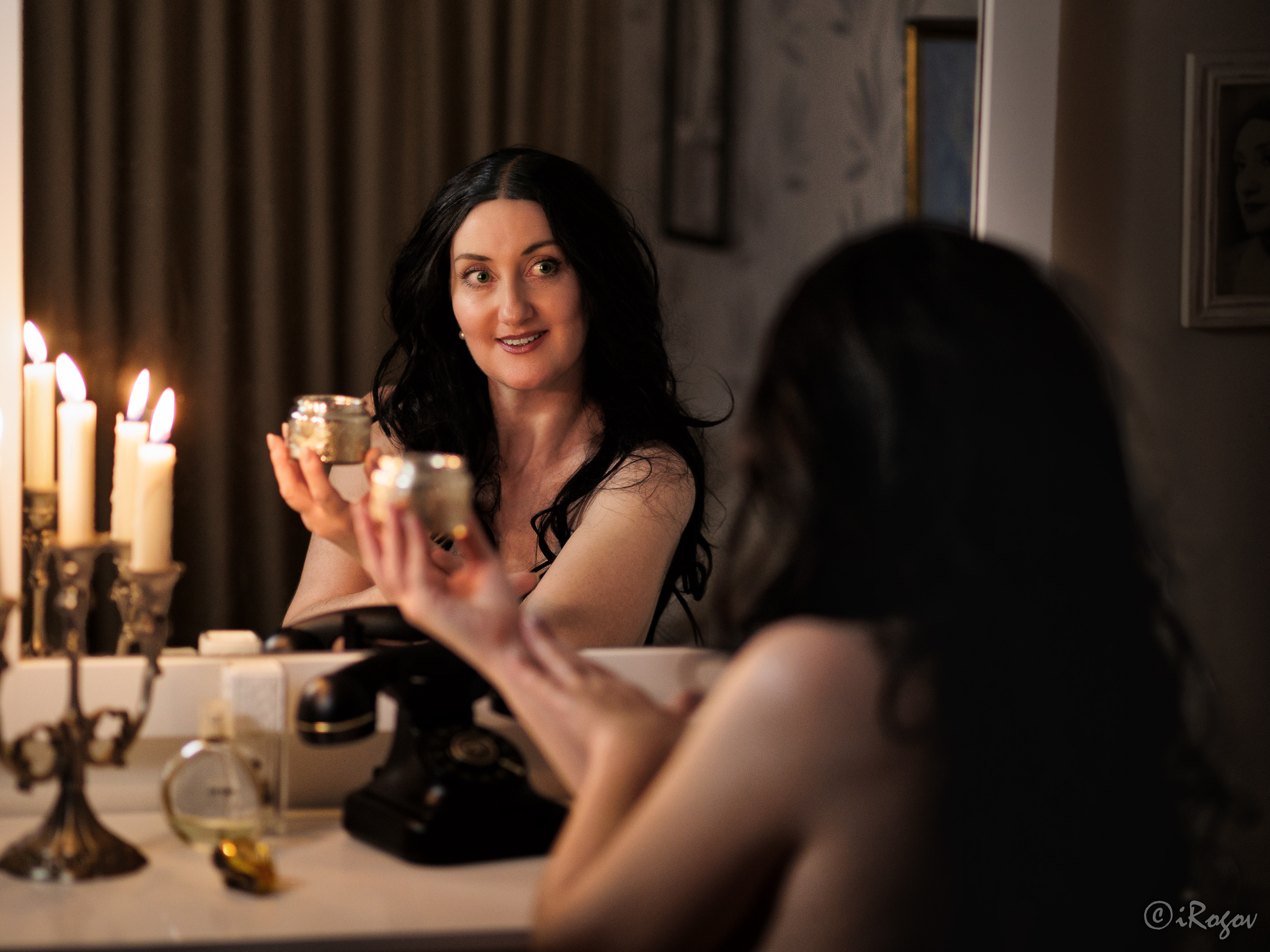 Сделав несколько втираний, Маргарита глянула в  зеркало