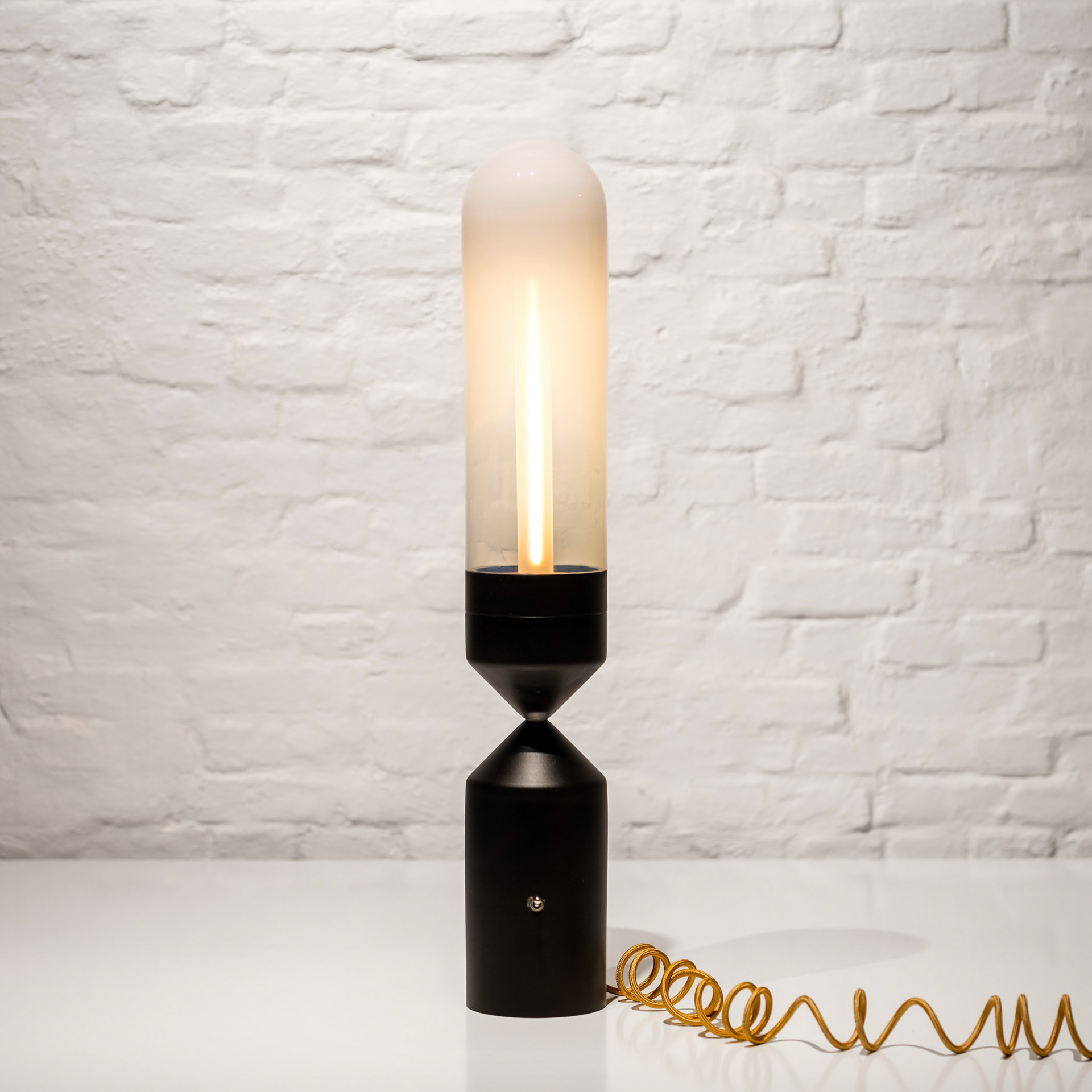 S K Y 5 _black-white (d.12xh.74cm)