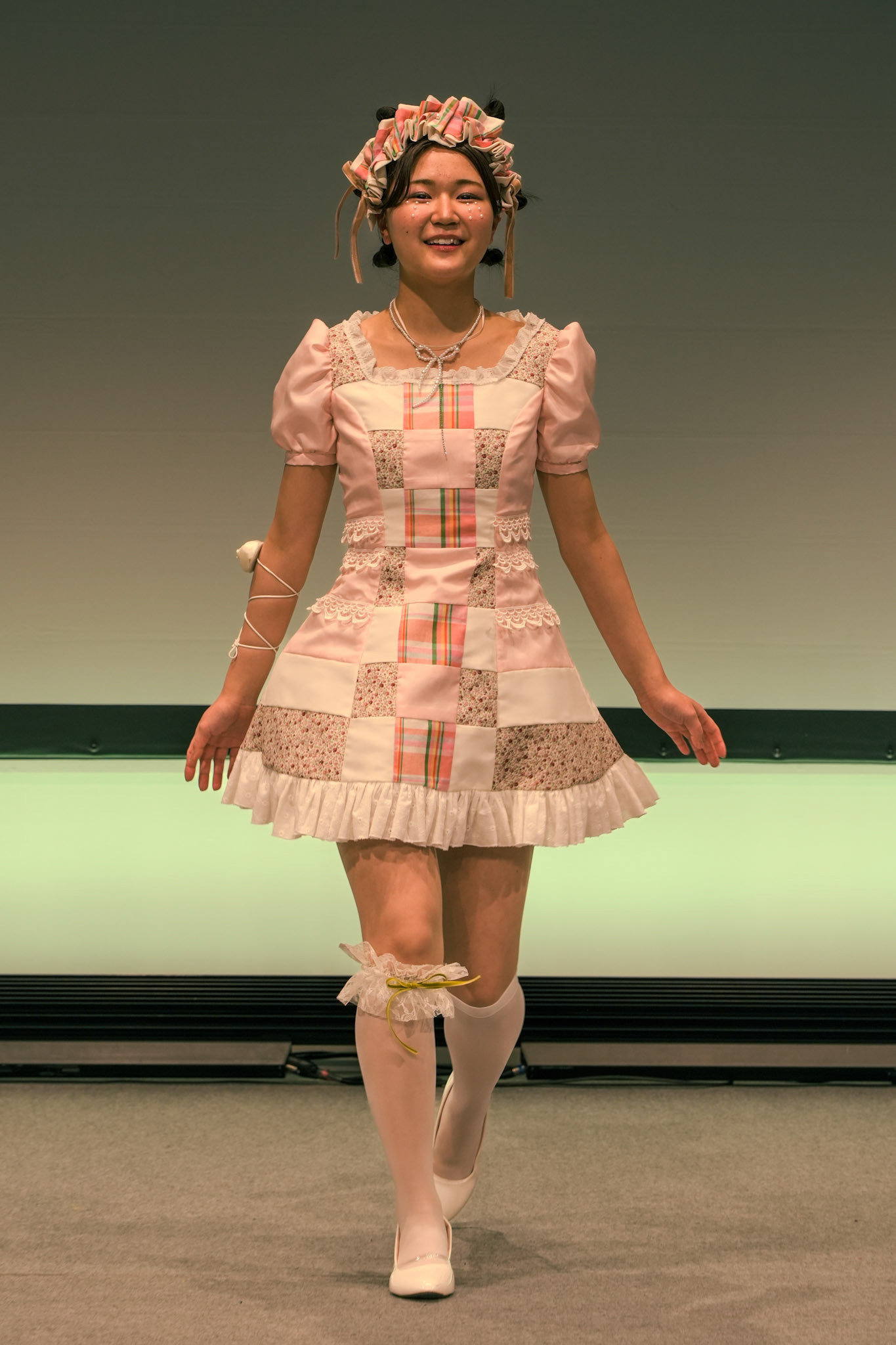 FASHION MODELING DESIGN