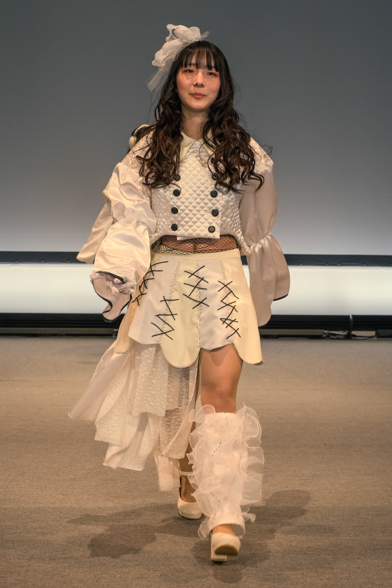 FASHION MODELING DESIGN