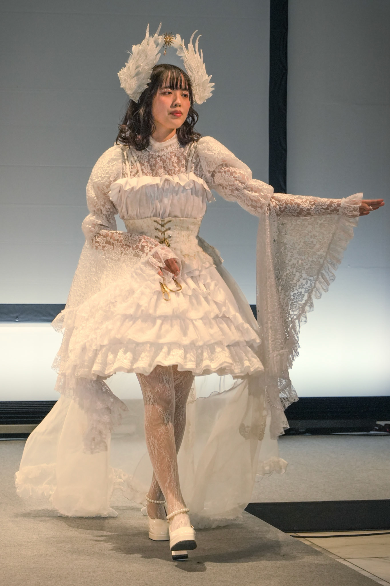 FASHION MODELING DESIGN