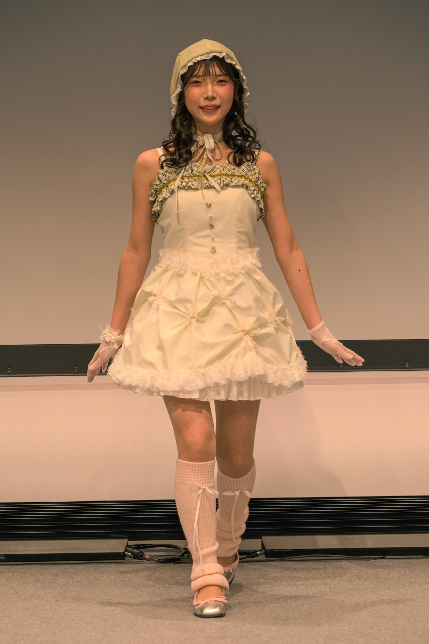 FASHION MODELING DESIGN