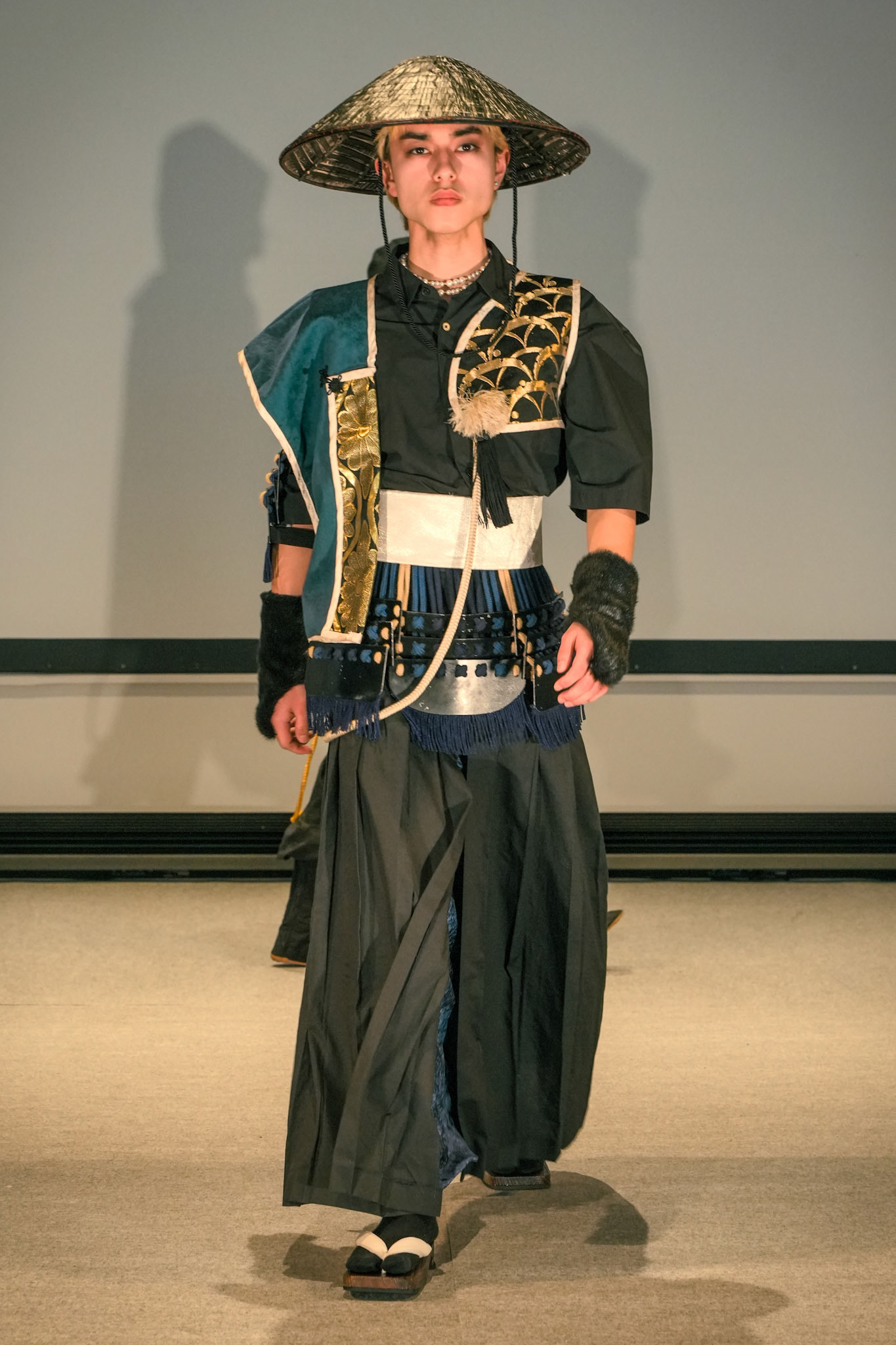 FASHION MODELING DESIGN
