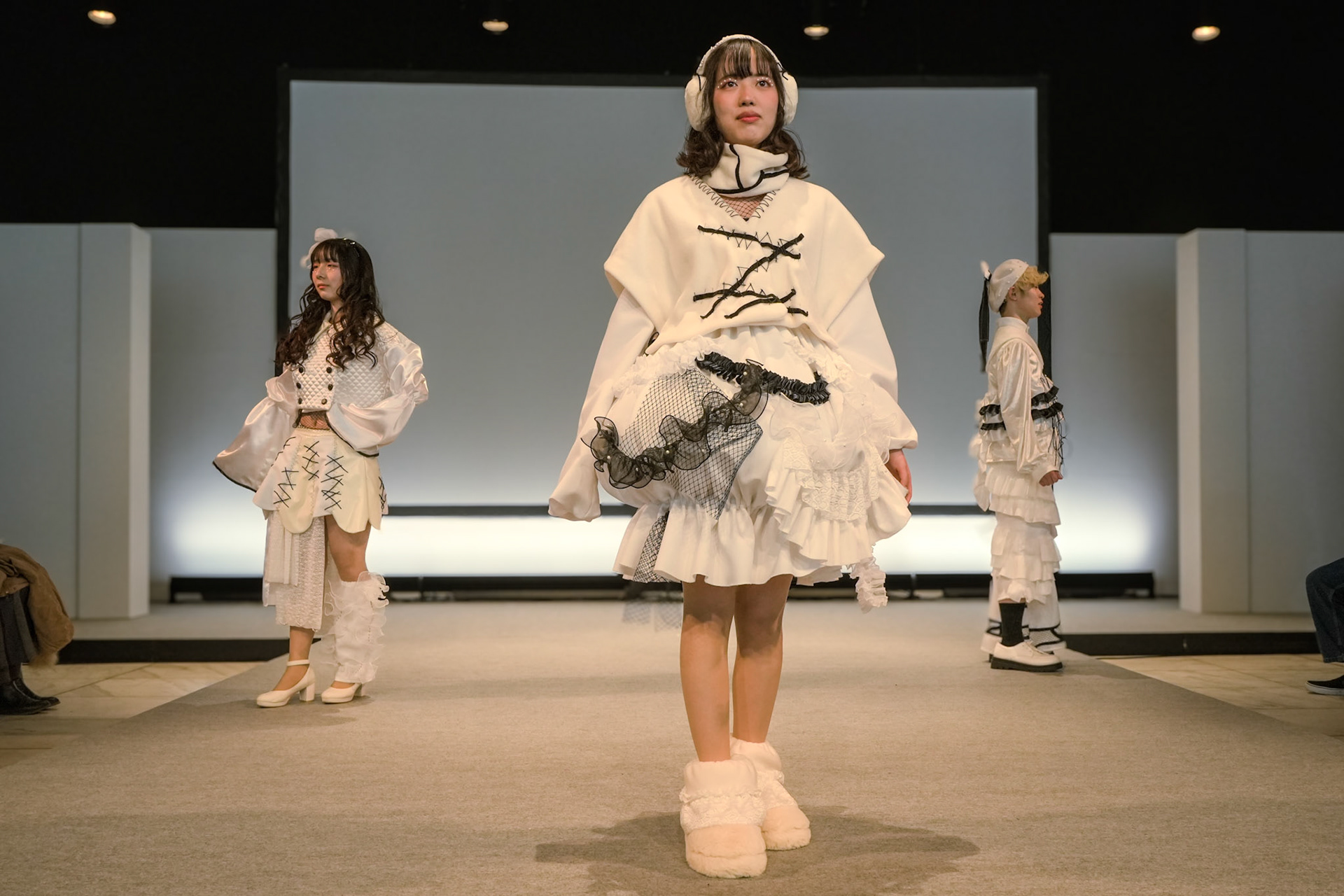 FASHION MODELING DESIGN