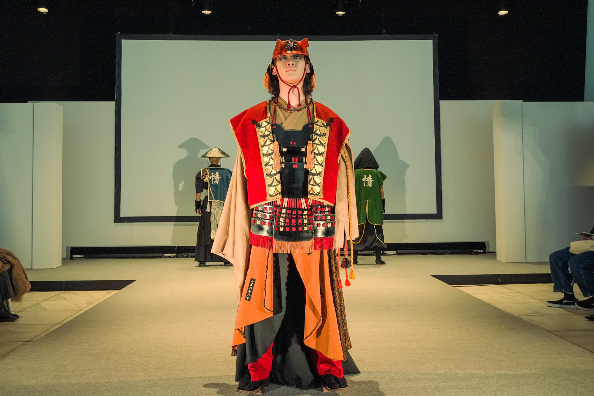 FASHION MODELING DESIGN