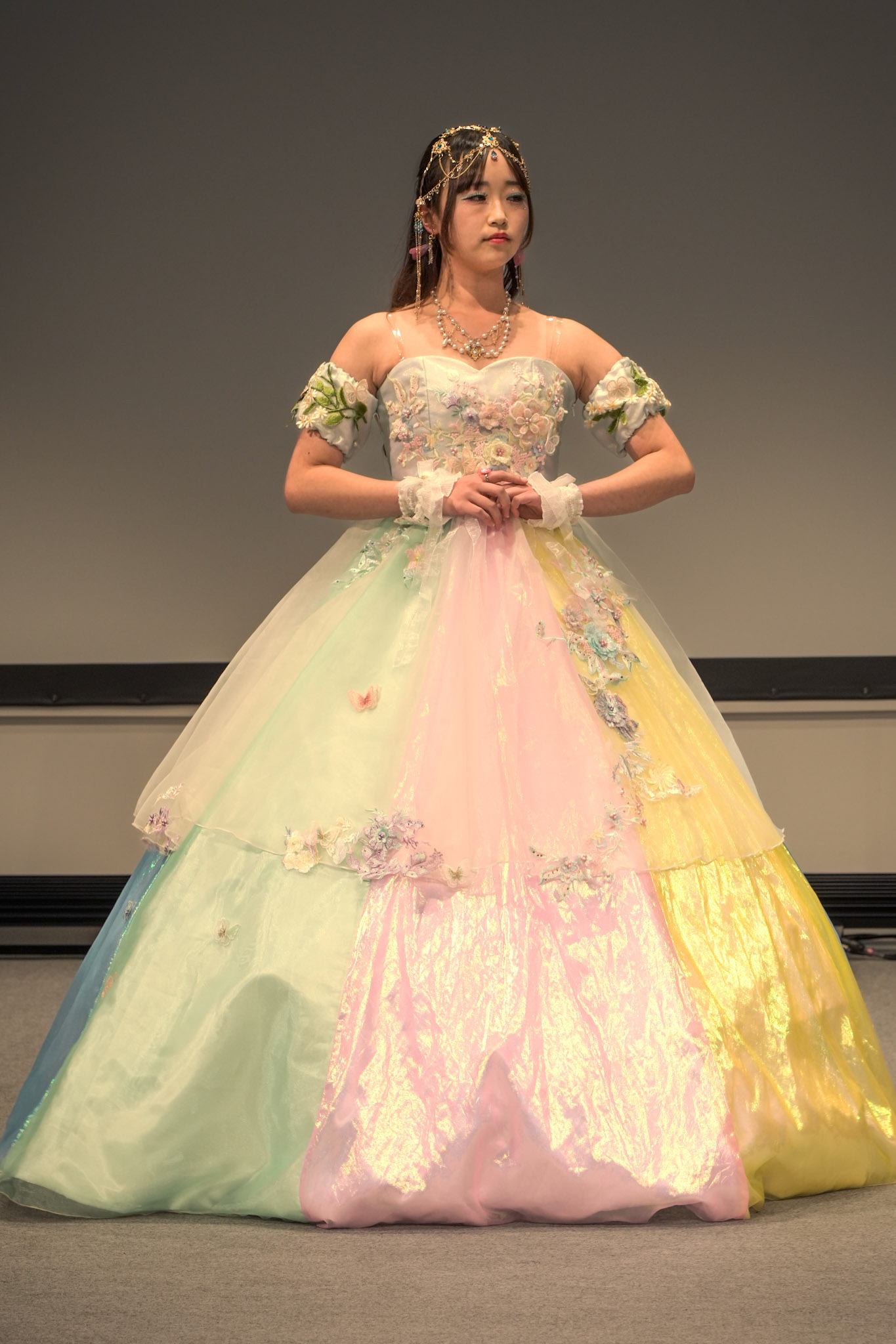FASHION MODELING DESIGN