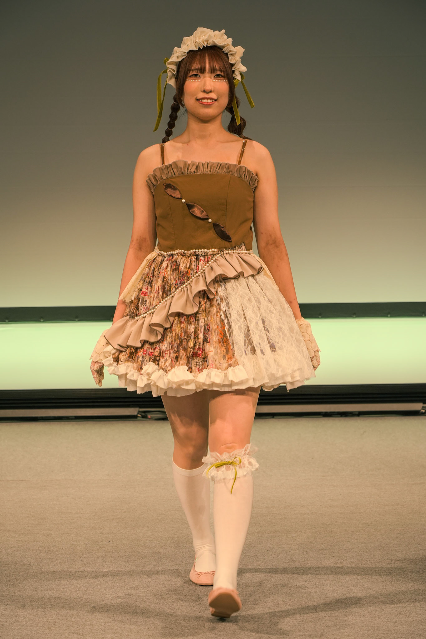 FASHION MODELING DESIGN