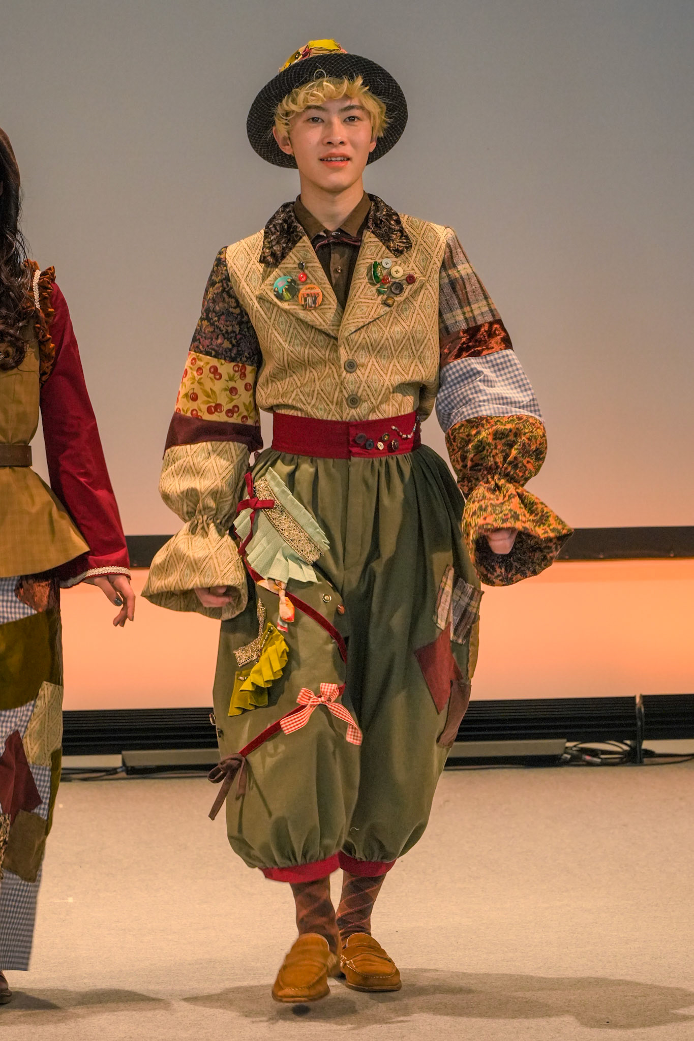 FASHION MODELING DESIGN