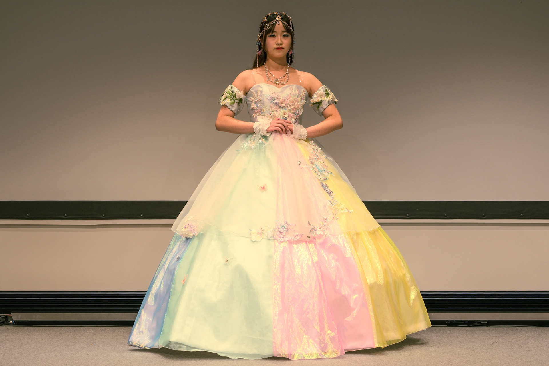 FASHION MODELING DESIGN
