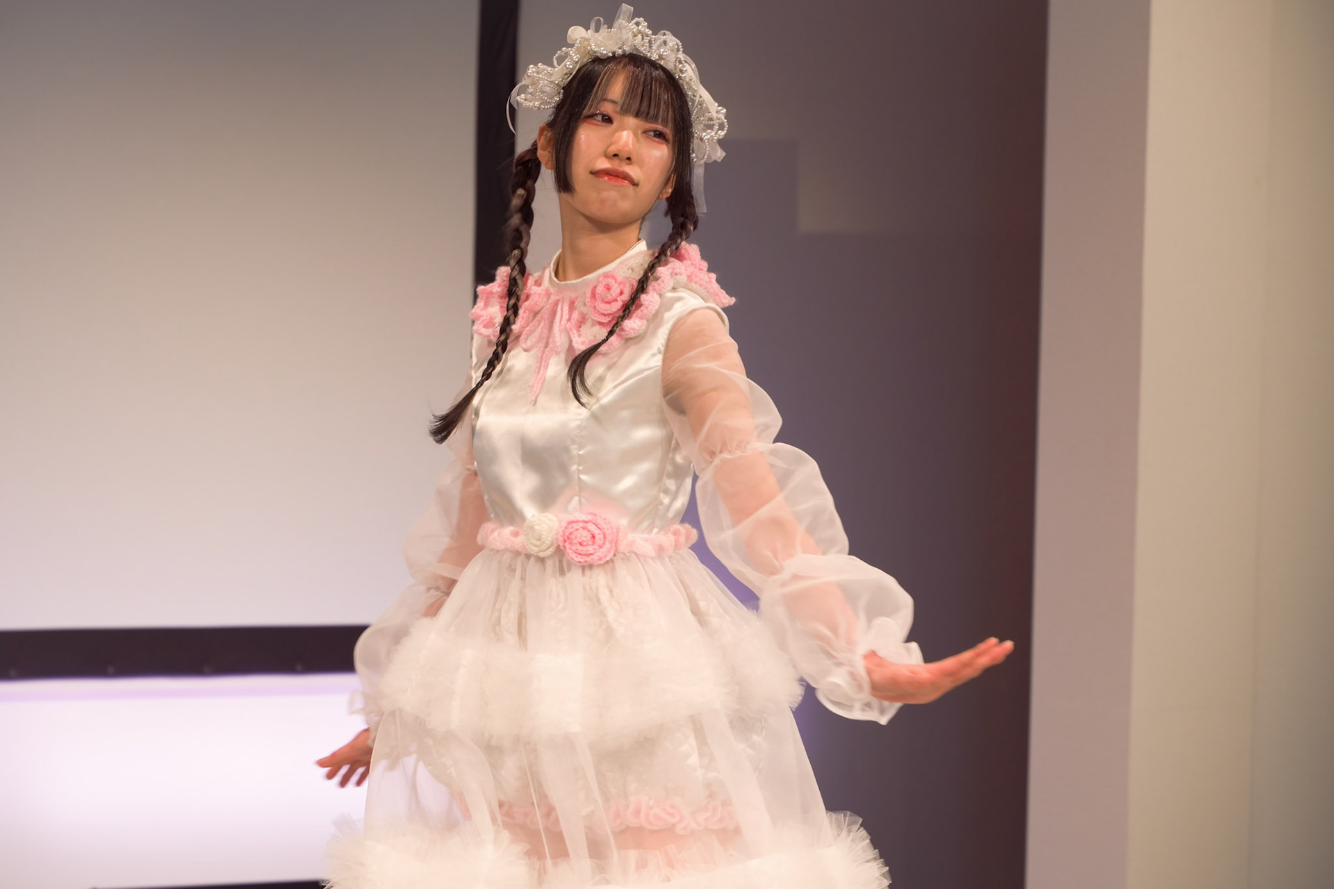 FASHION MODELING DESIGN