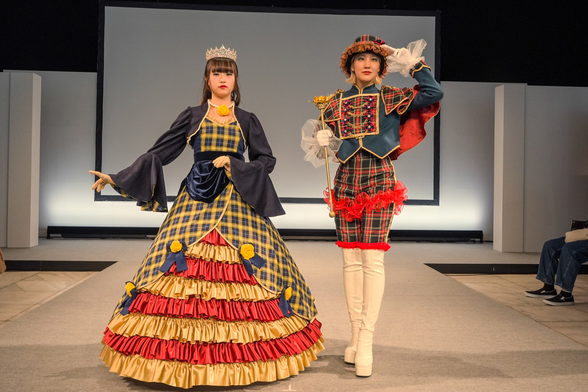 FASHION MODELING DESIGN