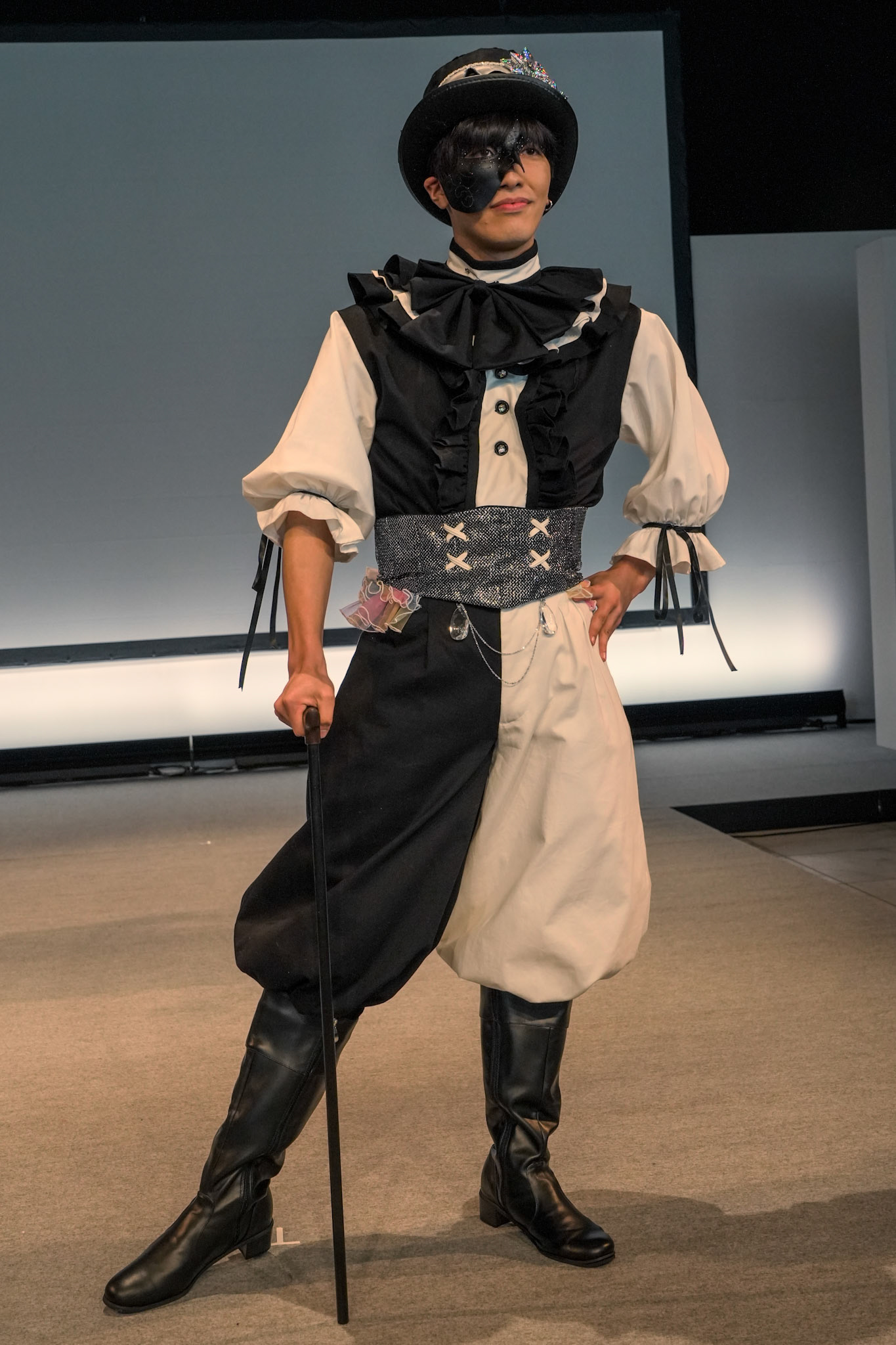 FASHION MODELING DESIGN