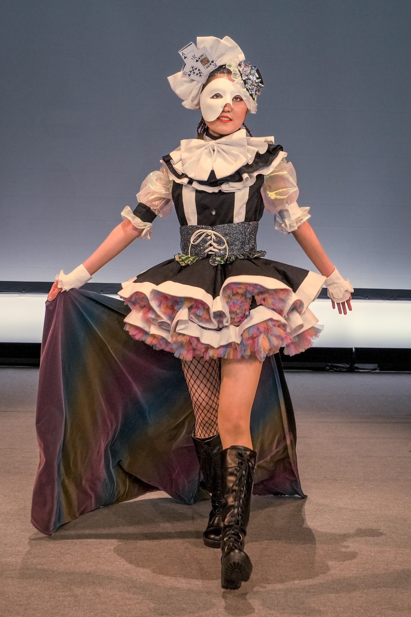 FASHION MODELING DESIGN