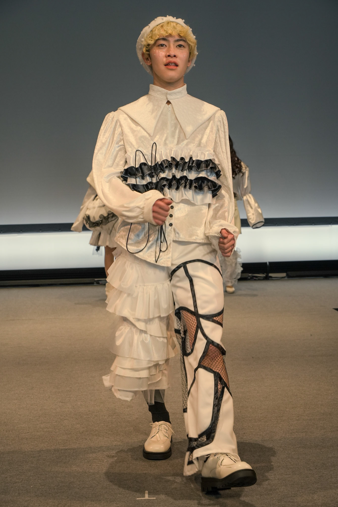 FASHION MODELING DESIGN