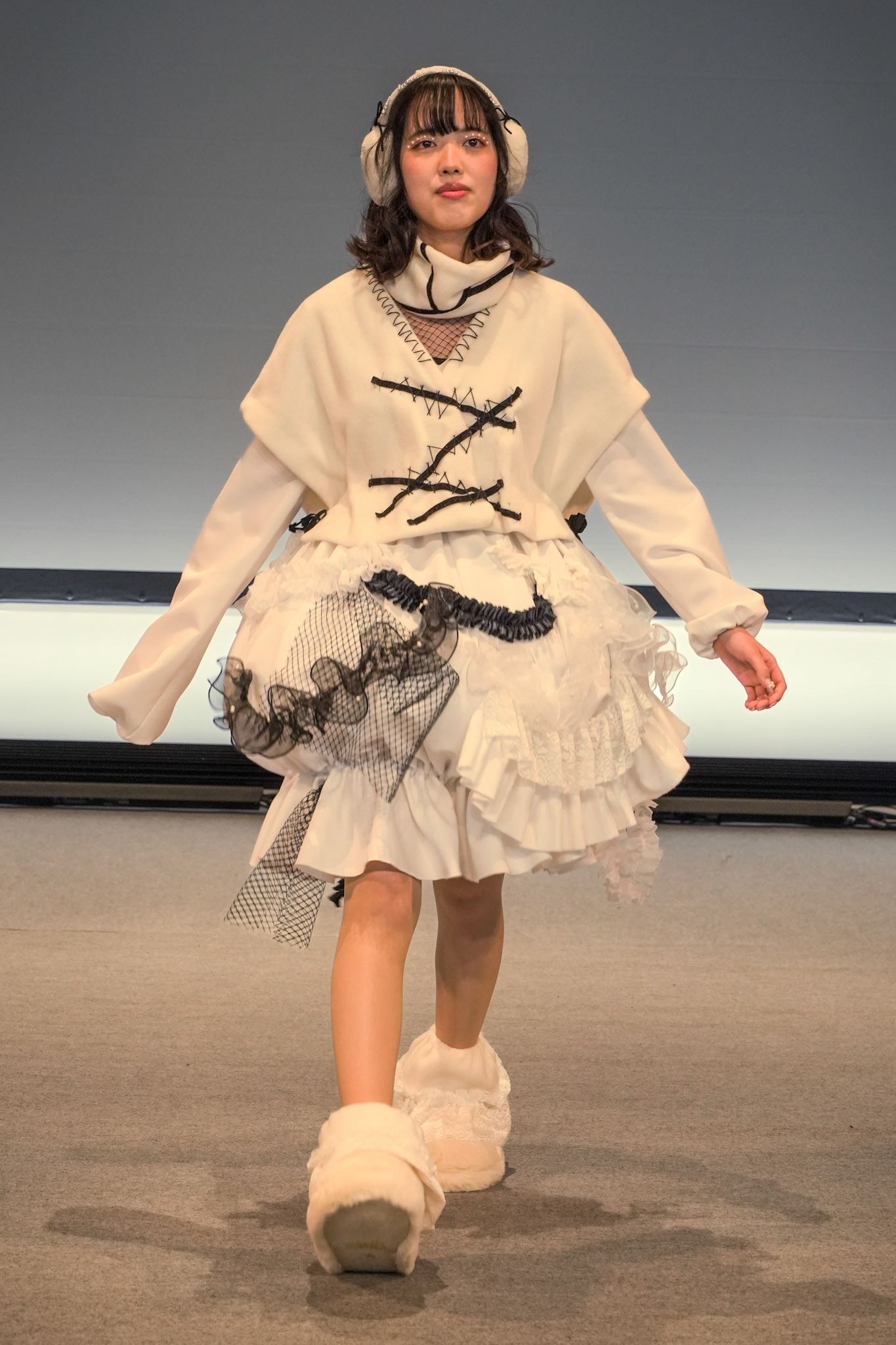 FASHION MODELING DESIGN