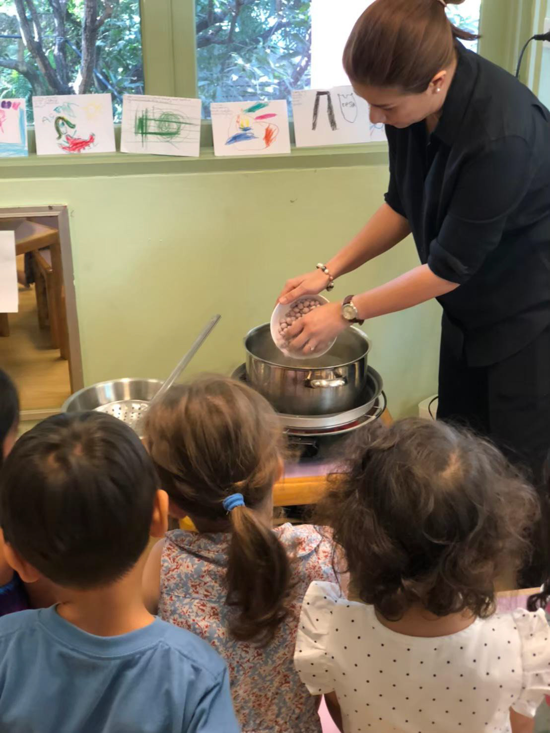 Aksara beim Kinderkochkurs