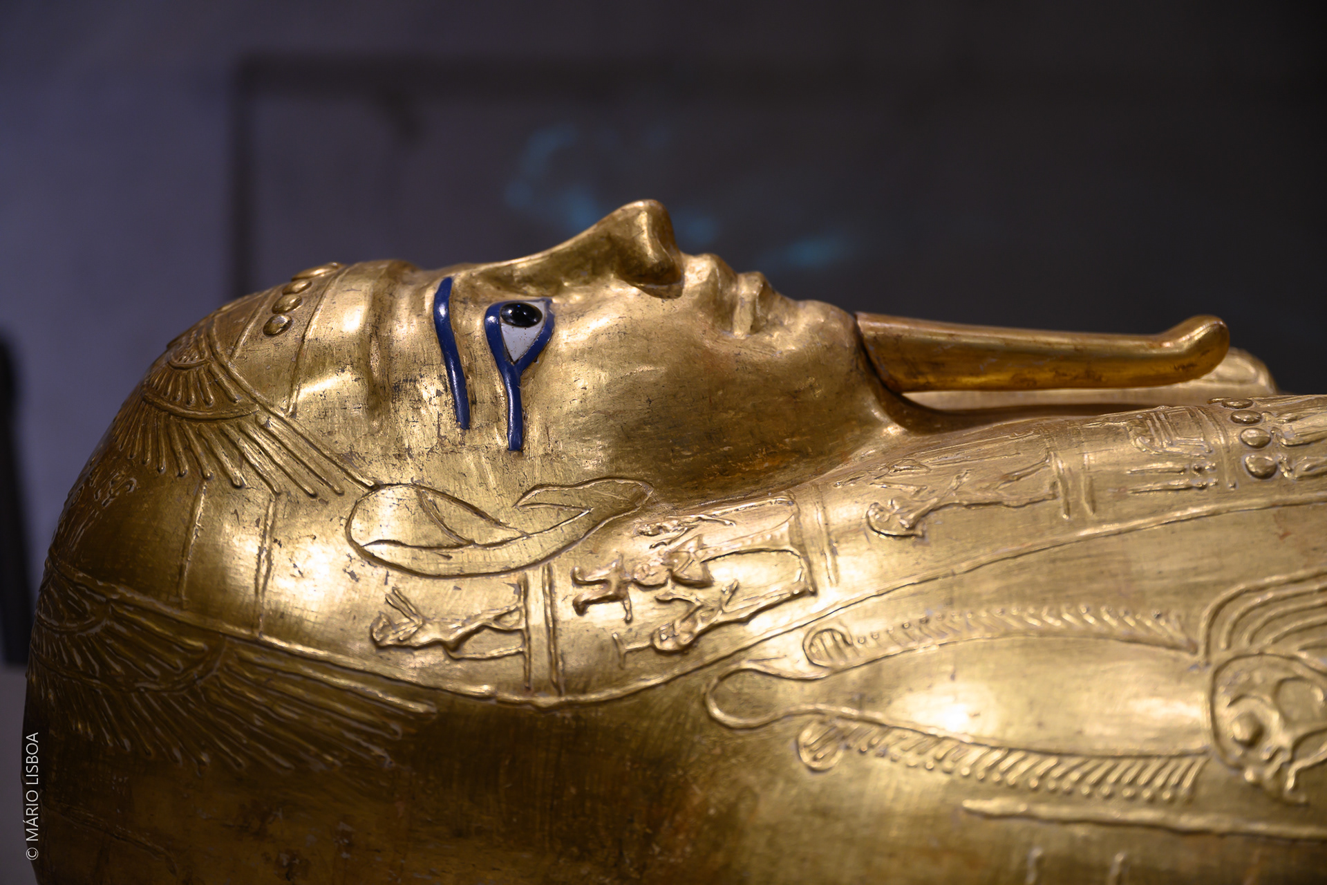 Caixão de NedjemanKh, esculpido em madeira e coberto com uma camada de ouro, é de um sacerdote de Herakleópolis na provincia de Beni Suweif, no alto Egito.