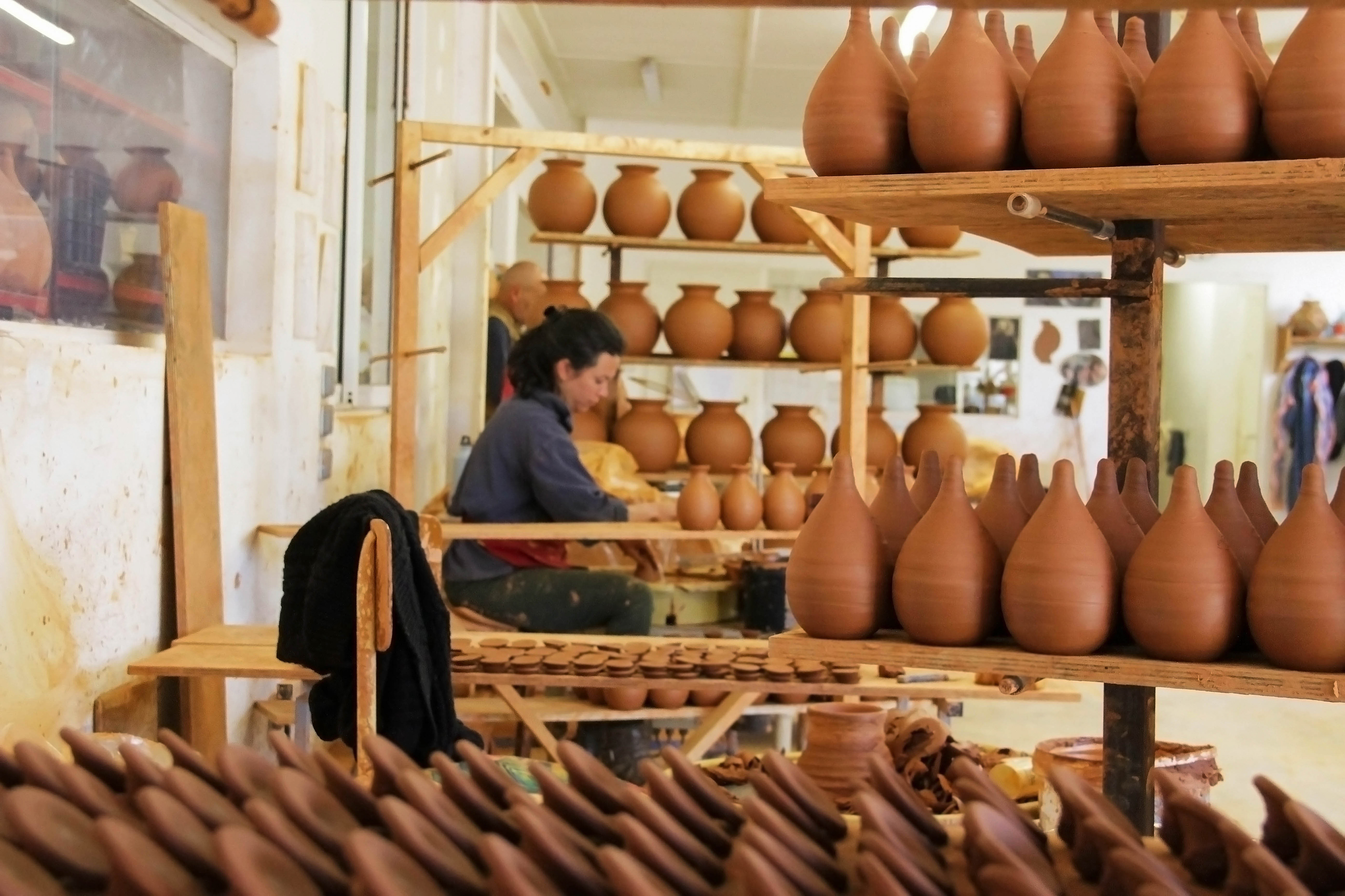 Corporate - Oyas Environnement, entreprise de poteries et modèle en ESS, confectionne des jarres multimillénaires, écologiques et économique en eau! Saint-Jean-de-Fos, 2021&2023