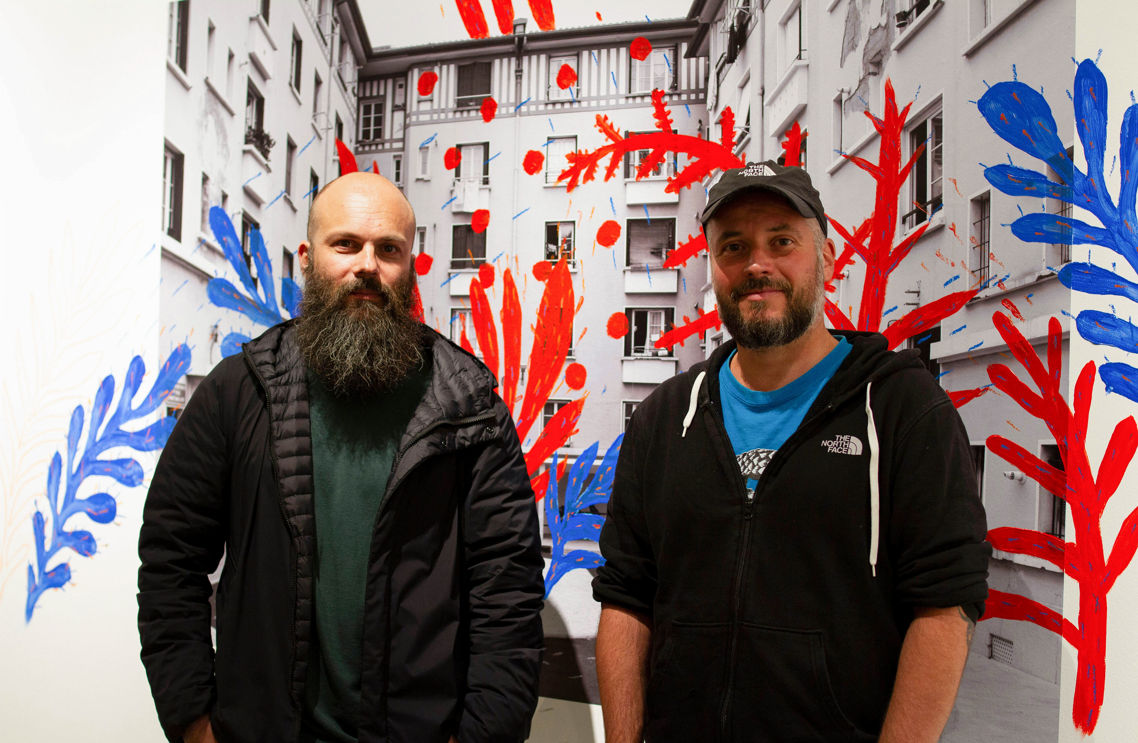 CIP - Corporate. Lors du vernissage de l'exposition "Prisme". Créé en 2015 par l'association Visa pour l'Image (le plus grand festival de photojournalisme au monde depuis 1989), le CIP conserve et met en valeur les oeuvres des photojournalistes, témoins de l’histoire mondiale et acteurs de la liberté d’expression. Les missions du centre international de photojournalisme sont multiples: devenir un fonds documentaire unique sur le photojournalisme et son histoire, grâce à une base de données accessible à l’international. Héberger, conserver et tenir à disposition des chercheurs les oeuvres de photojournalistes avec un espace de stockage de fonds photographiques adapté à la conservation d’archives photographiques physiques; initier et soutenir des projets destinés à valoriser le travail des photojournalistes grâce à des éditions, expositions, supports multimédia, rencontres…Enfin, élaborer et mettre en oeuvre des programmes d’éducation à l’image.