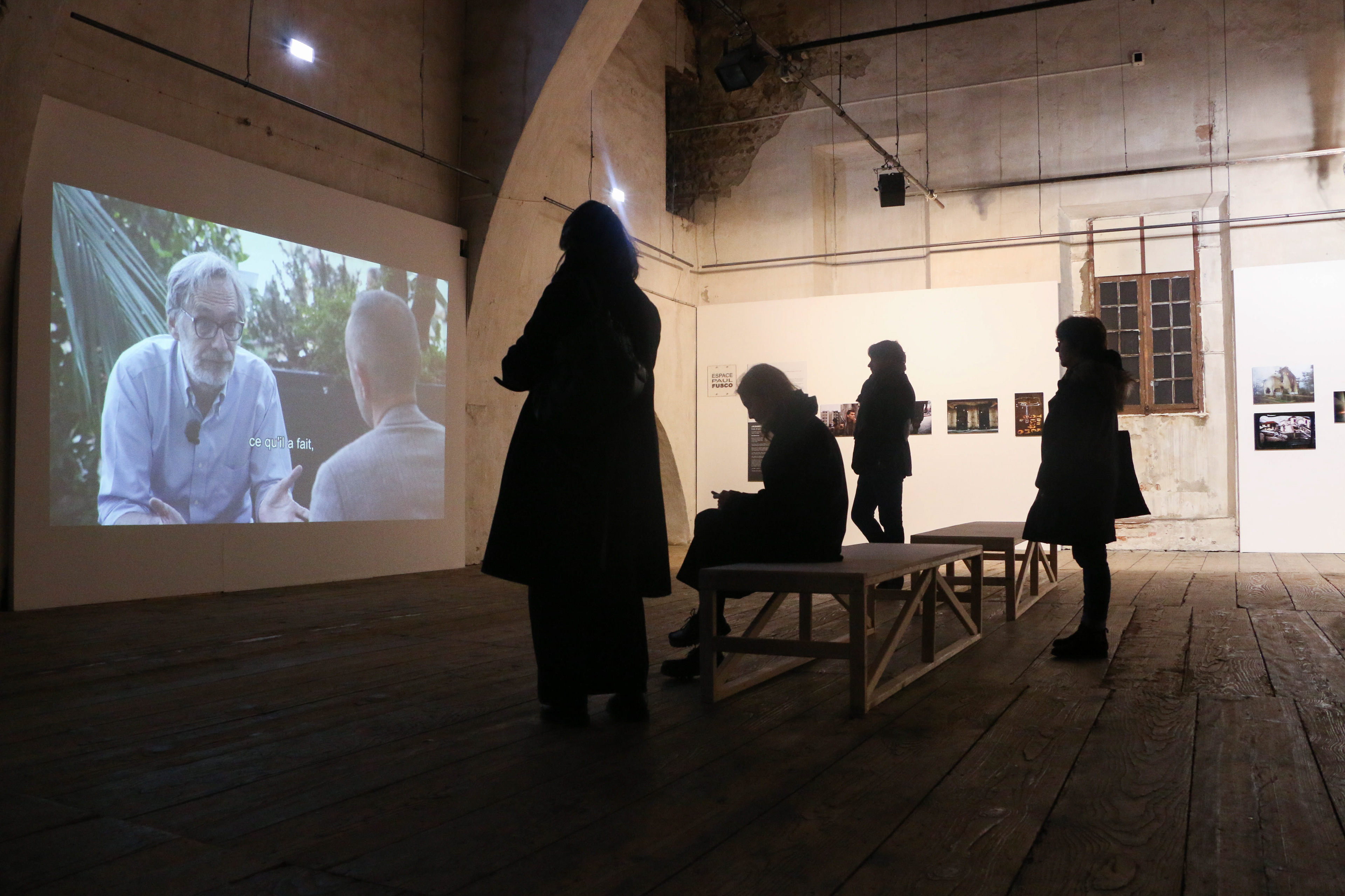 CIP - Corporate. Exposition ' Eclats de guerre' d'Alexandra Boulat. Vernissage du cycle d'expositions "Le monde sous nos yeux", présentant les expositions d'Alexandra Boulat, Giles Duley et Alizé le Maoult. Créé en 2015 par l'association Visa pour l'Image (le plus grand festival de photojournalisme au monde depuis 1989), le CIP conserve et met en valeur les oeuvres des photojournalistes, témoins de l’histoire mondiale et acteurs de la liberté d’expression. Les missions du centre international de photojournalisme sont multiples: devenir un fonds documentaire unique sur le photojournalisme et son histoire, grâce à une base de données accessible à l’international. Héberger, conserver et tenir à disposition des chercheurs les oeuvres de photojournalistes avec un espace de stockage de fonds photographiques adapté à la conservation d’archives photographiques physiques; initier et soutenir des projets destinés à valoriser le travail des photojournalistes grâce à des éditions, expositions, supports multimédia, rencontres…Enfin, élaborer et mettre en oeuvre des programmes d’éducation à l’image.