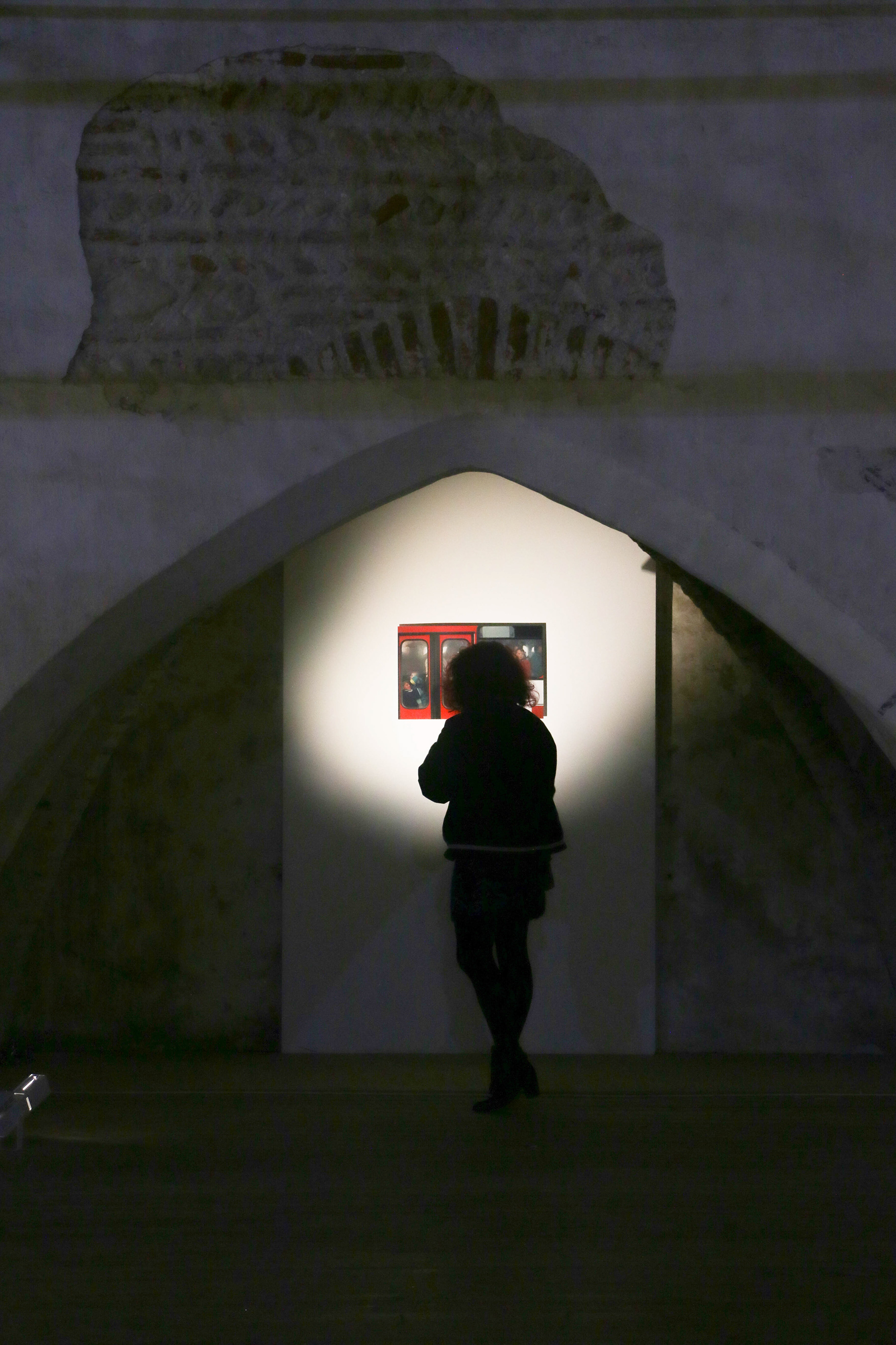 CIP - Corporate. Exposition ' Eclats de guerre' d'Alexandra Boulat. Vernissage du cycle d'expositions "Le monde sous nos yeux", présentant les expositions d'Alexandra Boulat, Giles Duley et Alizé le Maoult. Créé en 2015 par l'association Visa pour l'Image (le plus grand festival de photojournalisme au monde depuis 1989), le CIP conserve et met en valeur les oeuvres des photojournalistes, témoins de l’histoire mondiale et acteurs de la liberté d’expression. Les missions du centre international de photojournalisme sont multiples: devenir un fonds documentaire unique sur le photojournalisme et son histoire, grâce à une base de données accessible à l’international. Héberger, conserver et tenir à disposition des chercheurs les oeuvres de photojournalistes avec un espace de stockage de fonds photographiques adapté à la conservation d’archives photographiques physiques; initier et soutenir des projets destinés à valoriser le travail des photojournalistes grâce à des éditions, expositions, supports multimédia, rencontres…Enfin, élaborer et mettre en oeuvre des programmes d’éducation à l’image.