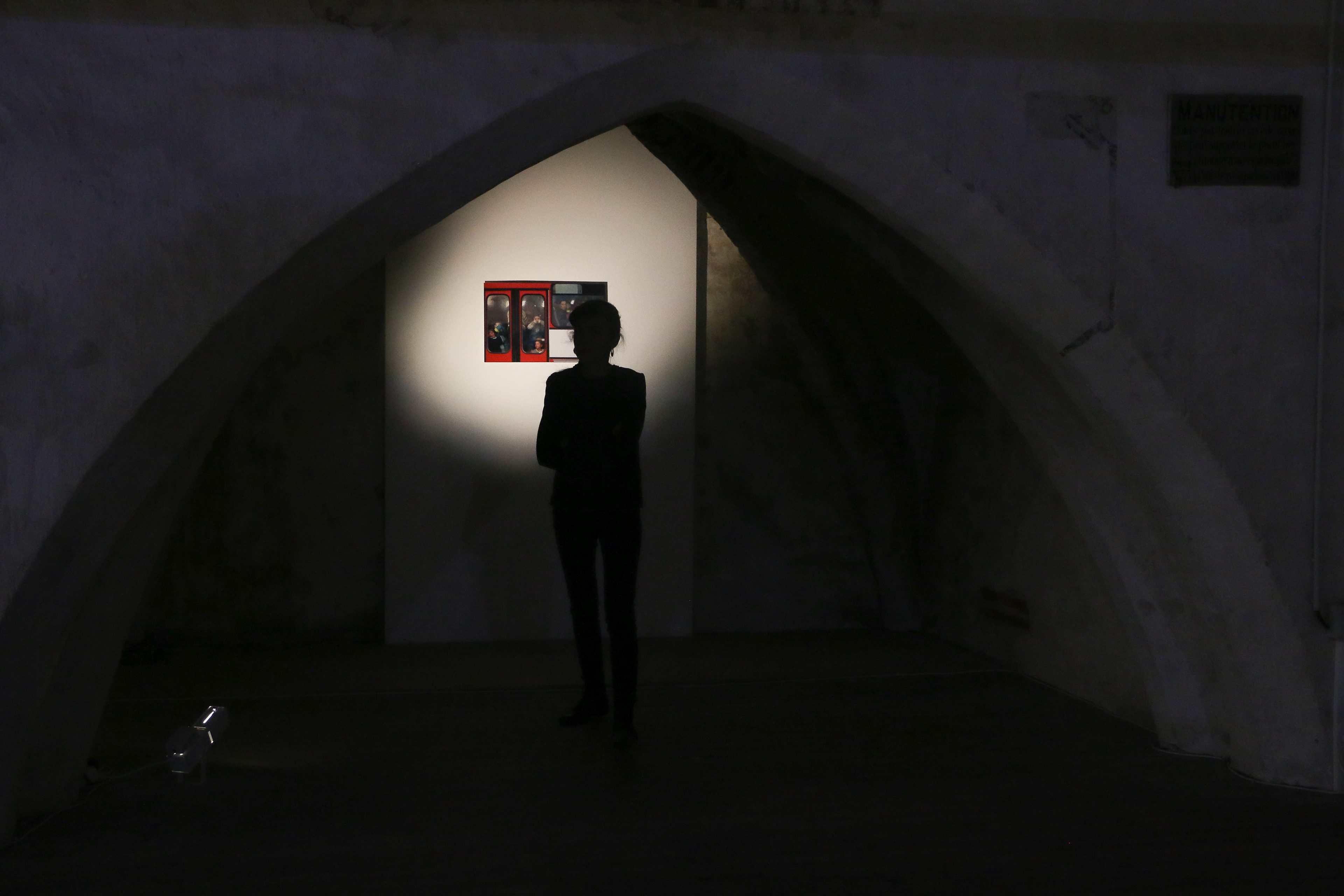 CIP - Corporate. Exposition ' Eclats de guerre' d'Alexandra Boulat. Vernissage du cycle d'expositions "Le monde sous nos yeux", présentant les expositions d'Alexandra Boulat, Giles Duley et Alizé le Maoult. Créé en 2015 par l'association Visa pour l'Image (le plus grand festival de photojournalisme au monde depuis 1989), le CIP conserve et met en valeur les oeuvres des photojournalistes, témoins de l’histoire mondiale et acteurs de la liberté d’expression. Les missions du centre international de photojournalisme sont multiples: devenir un fonds documentaire unique sur le photojournalisme et son histoire, grâce à une base de données accessible à l’international. Héberger, conserver et tenir à disposition des chercheurs les oeuvres de photojournalistes avec un espace de stockage de fonds photographiques adapté à la conservation d’archives photographiques physiques; initier et soutenir des projets destinés à valoriser le travail des photojournalistes grâce à des éditions, expositions, supports multimédia, rencontres…Enfin, élaborer et mettre en oeuvre des programmes d’éducation à l’image.
