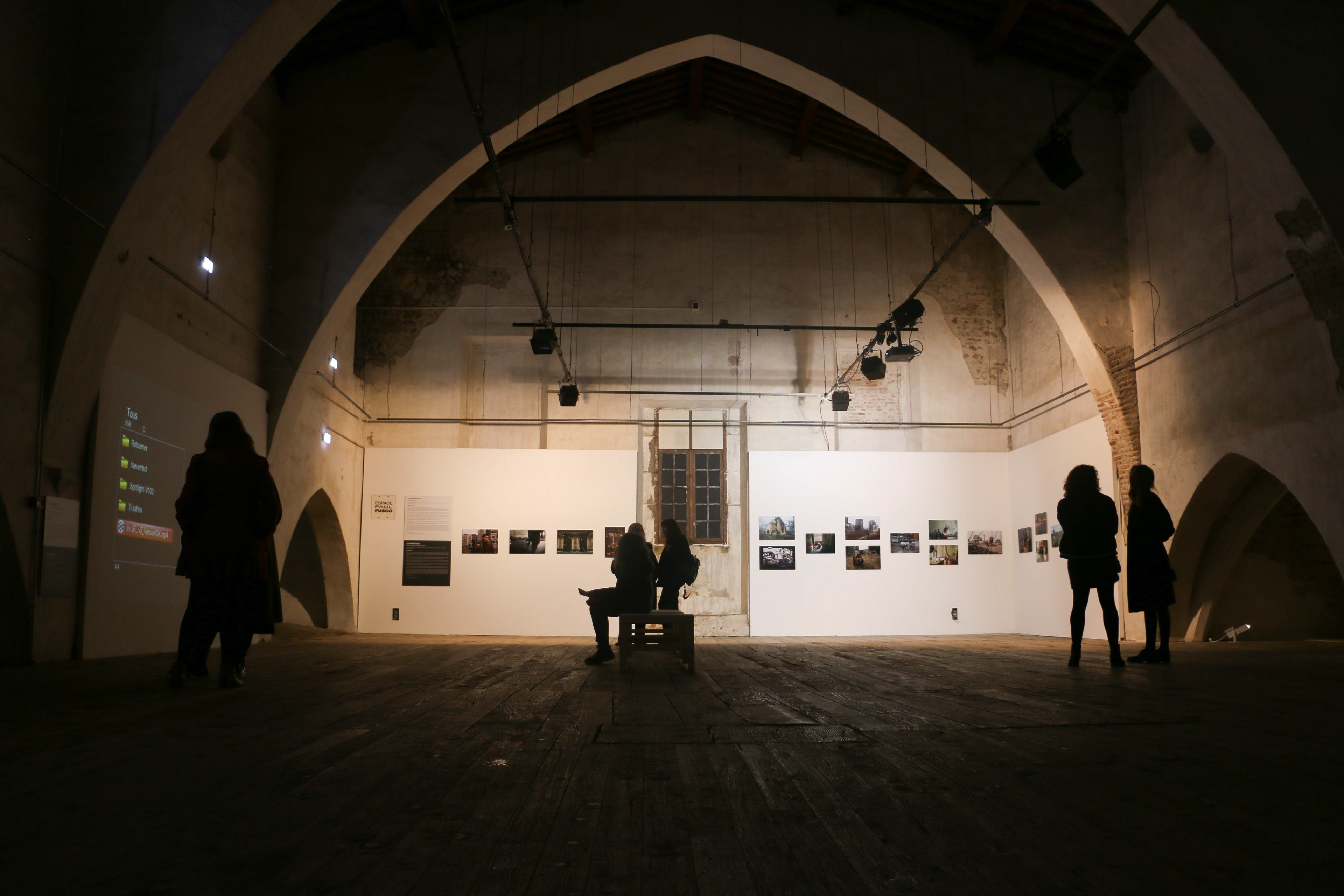 CIP - Corporate. Exposition ' Eclats de guerre' d'Alexandra Boulat. Vernissage du cycle d'expositions "Le monde sous nos yeux", présentant les expositions d'Alexandra Boulat, Giles Duley et Alizé le Maoult. Créé en 2015 par l'association Visa pour l'Image (le plus grand festival de photojournalisme au monde depuis 1989), le CIP conserve et met en valeur les oeuvres des photojournalistes, témoins de l’histoire mondiale et acteurs de la liberté d’expression. Les missions du centre international de photojournalisme sont multiples: devenir un fonds documentaire unique sur le photojournalisme et son histoire, grâce à une base de données accessible à l’international. Héberger, conserver et tenir à disposition des chercheurs les oeuvres de photojournalistes avec un espace de stockage de fonds photographiques adapté à la conservation d’archives photographiques physiques; initier et soutenir des projets destinés à valoriser le travail des photojournalistes grâce à des éditions, expositions, supports multimédia, rencontres…Enfin, élaborer et mettre en oeuvre des programmes d’éducation à l’image.