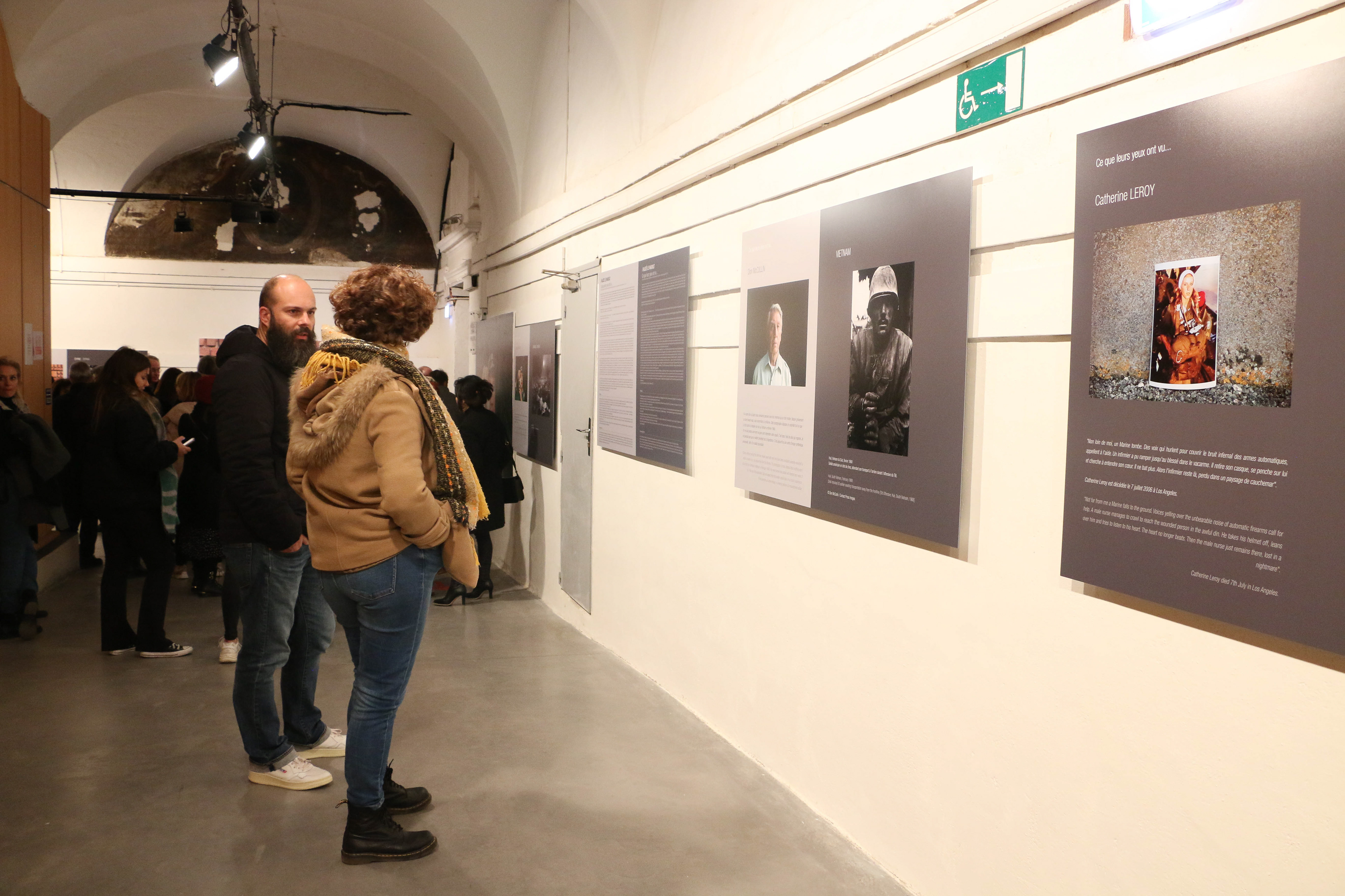 CIP - Corporate. Exposition 'Legacy of war' de Giles Duley. Vernissage du cycle d'expositions "Le monde sous nos yeux", présentant les expositions d'Alexandra Boulat, Giles Duley et Alizé le Maoult. Créé en 2015 par l'association Visa pour l'Image (le plus grand festival de photojournalisme au monde depuis 1989), le CIP conserve et met en valeur les oeuvres des photojournalistes, témoins de l’histoire mondiale et acteurs de la liberté d’expression. Les missions du centre international de photojournalisme sont multiples: devenir un fonds documentaire unique sur le photojournalisme et son histoire, grâce à une base de données accessible à l’international. Héberger, conserver et tenir à disposition des chercheurs les oeuvres de photojournalistes avec un espace de stockage de fonds photographiques adapté à la conservation d’archives photographiques physiques; initier et soutenir des projets destinés à valoriser le travail des photojournalistes grâce à des éditions, expositions, supports multimédia, rencontres…Enfin, élaborer et mettre en oeuvre des programmes d’éducation à l’image.