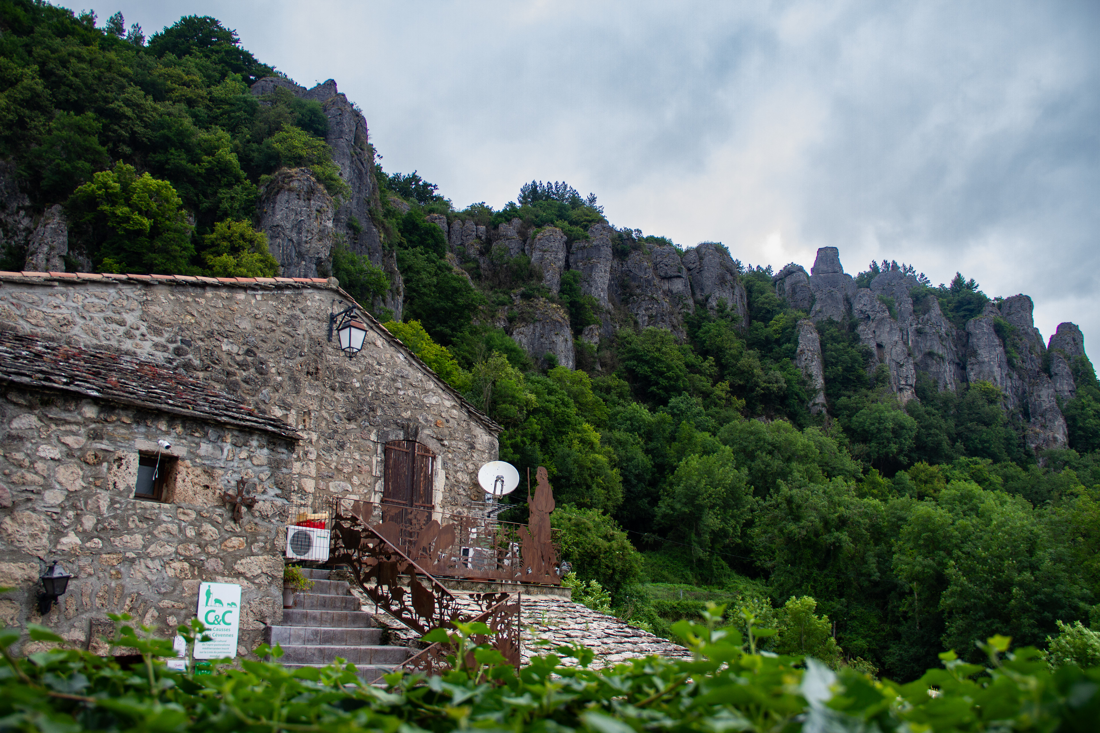 Hameau de Labeil, Larzac, été 2024
