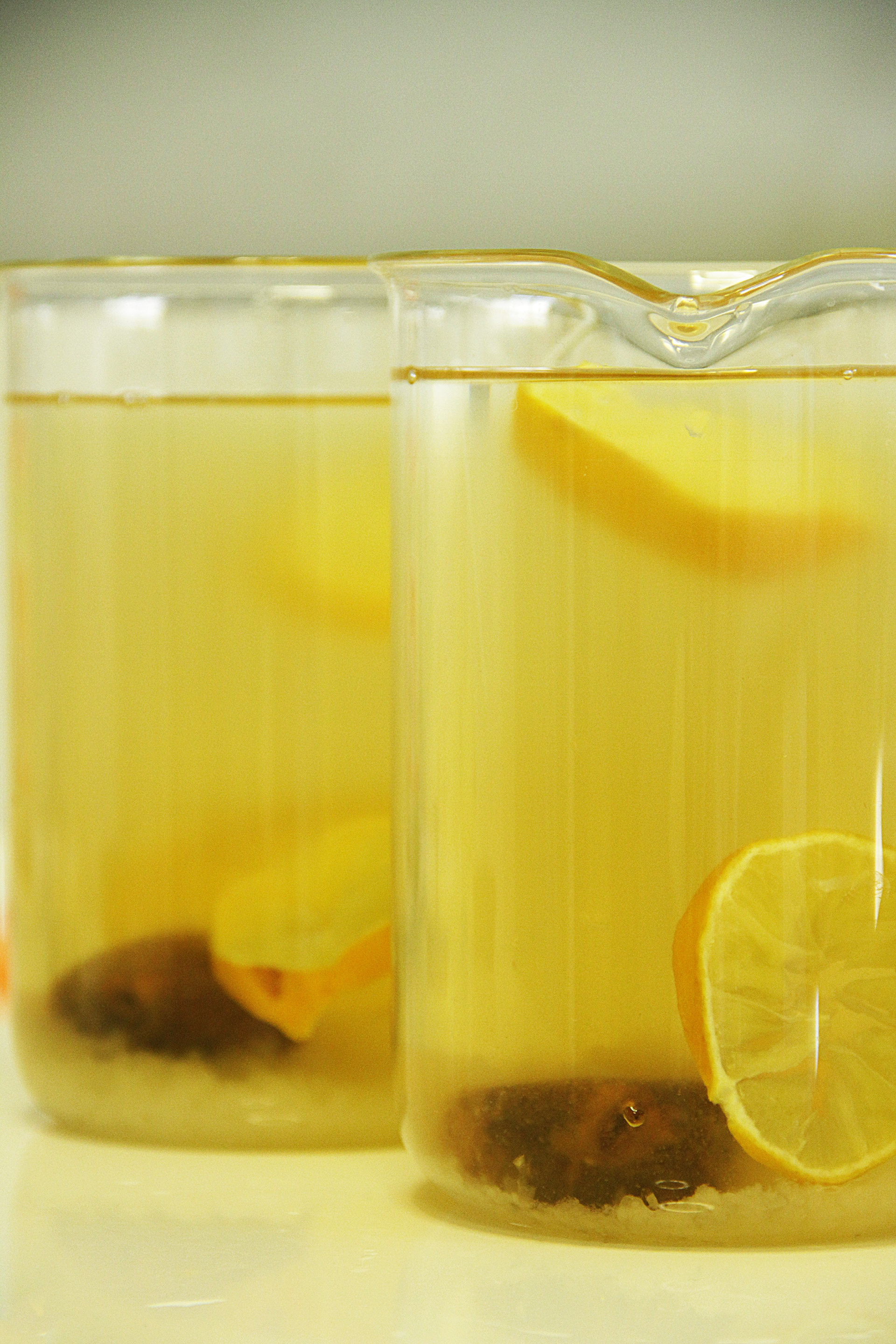 Orisae -  Le Kéfir de fruits en boisson, en cours de fermenation.L'entreprise strasbourgeoise de kits d'aliments et boissons du futur, homemade, pour pour le corps et pour la planète. Parmi les kits phares, on retrouve notamment: kéfir, kombutcha... et pleins d'aliments surprises vous attendent!  Février 2020,  Strasbourg 