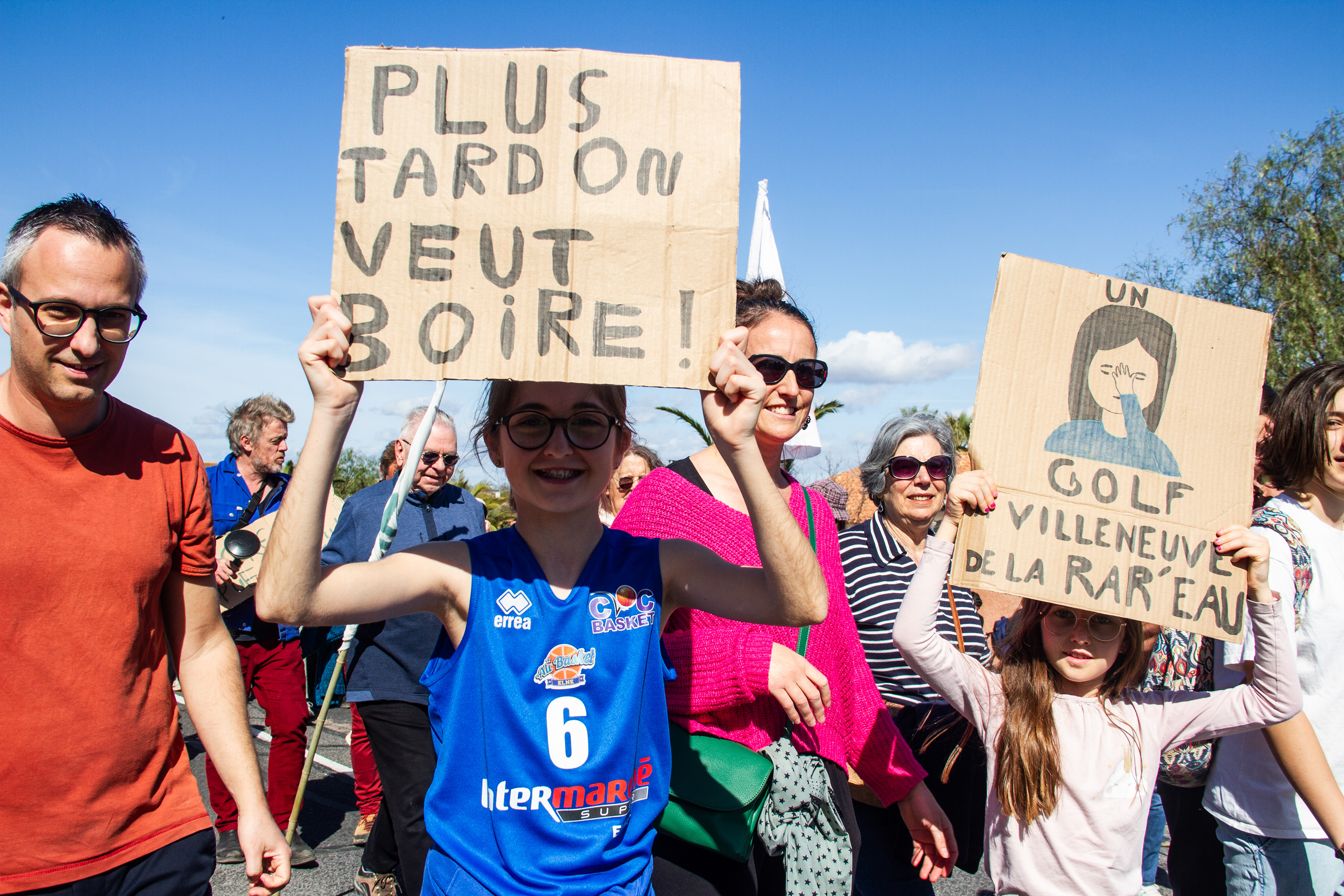 Manifestation contre le projet de golf à Villeneuve-de-la-raho, Pyrénées-Orientales, mars 2024