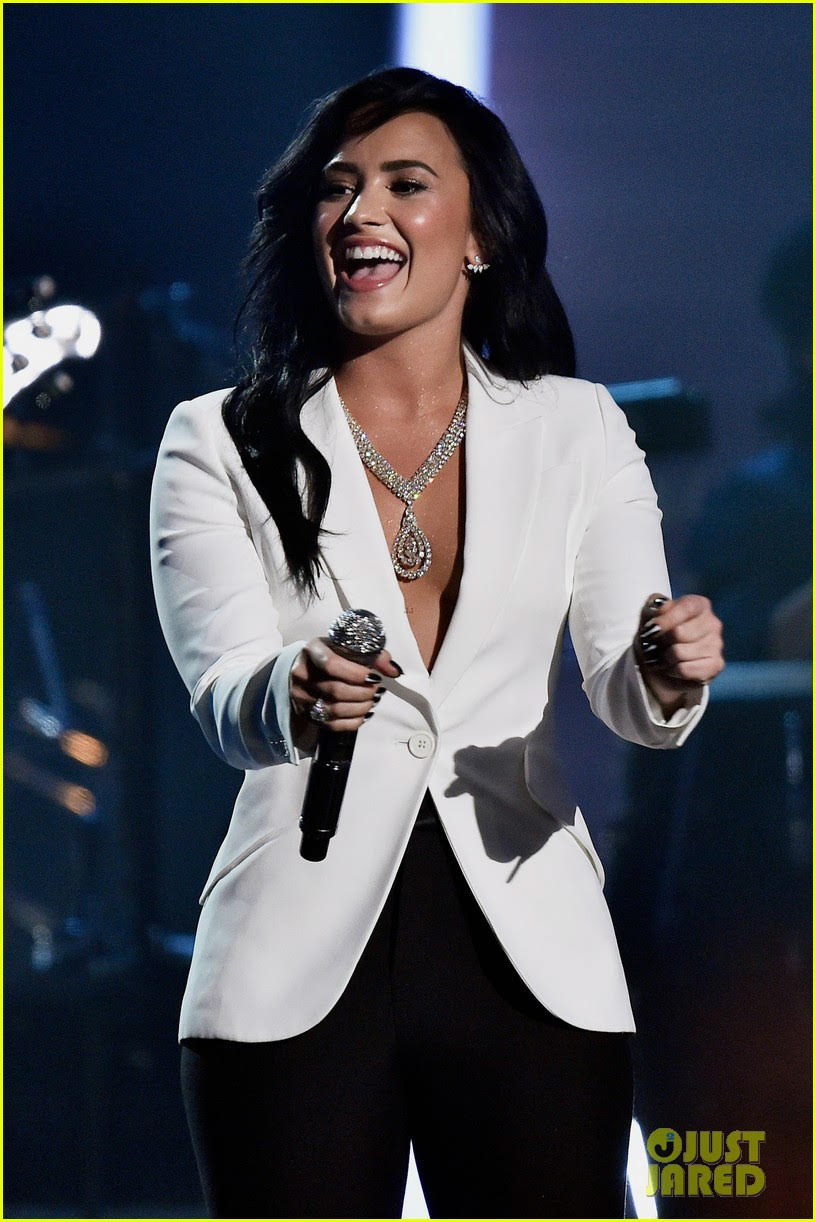 Demi Lovato Grammy's 2016 performance - Assisted by me