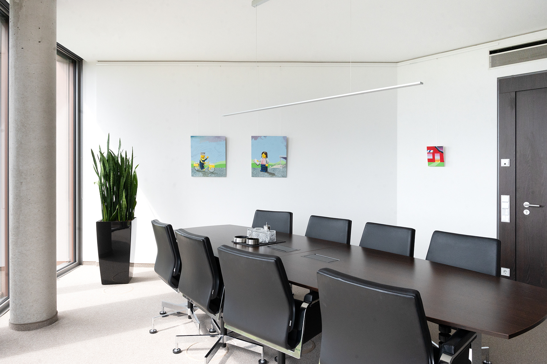 links: Eilsendung, 2025 Acryl und Öl auf MDF je 56 × 48 cm