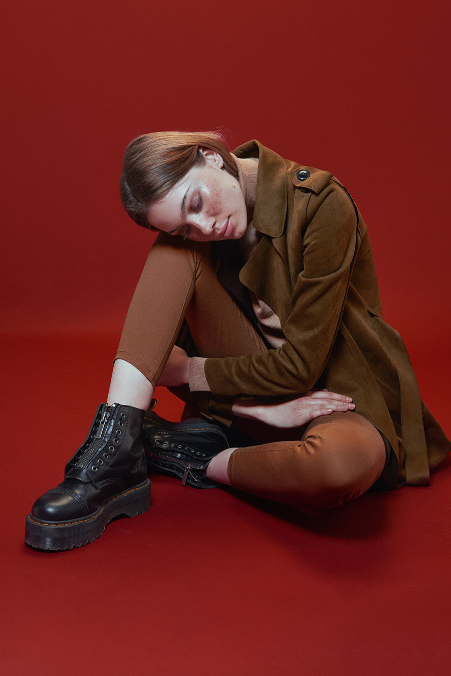 Polina, fashion model at Monster Management agency shot in studio by Matthieu Hoarau