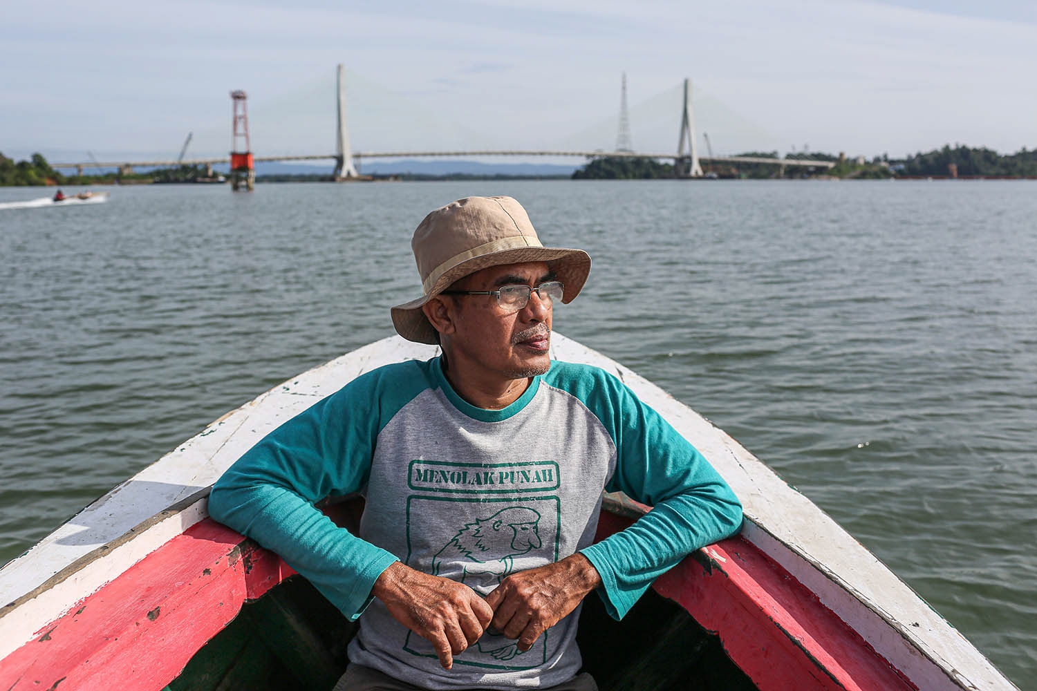 Conservationists Mappaselle, en route in Balikpapan Bay.