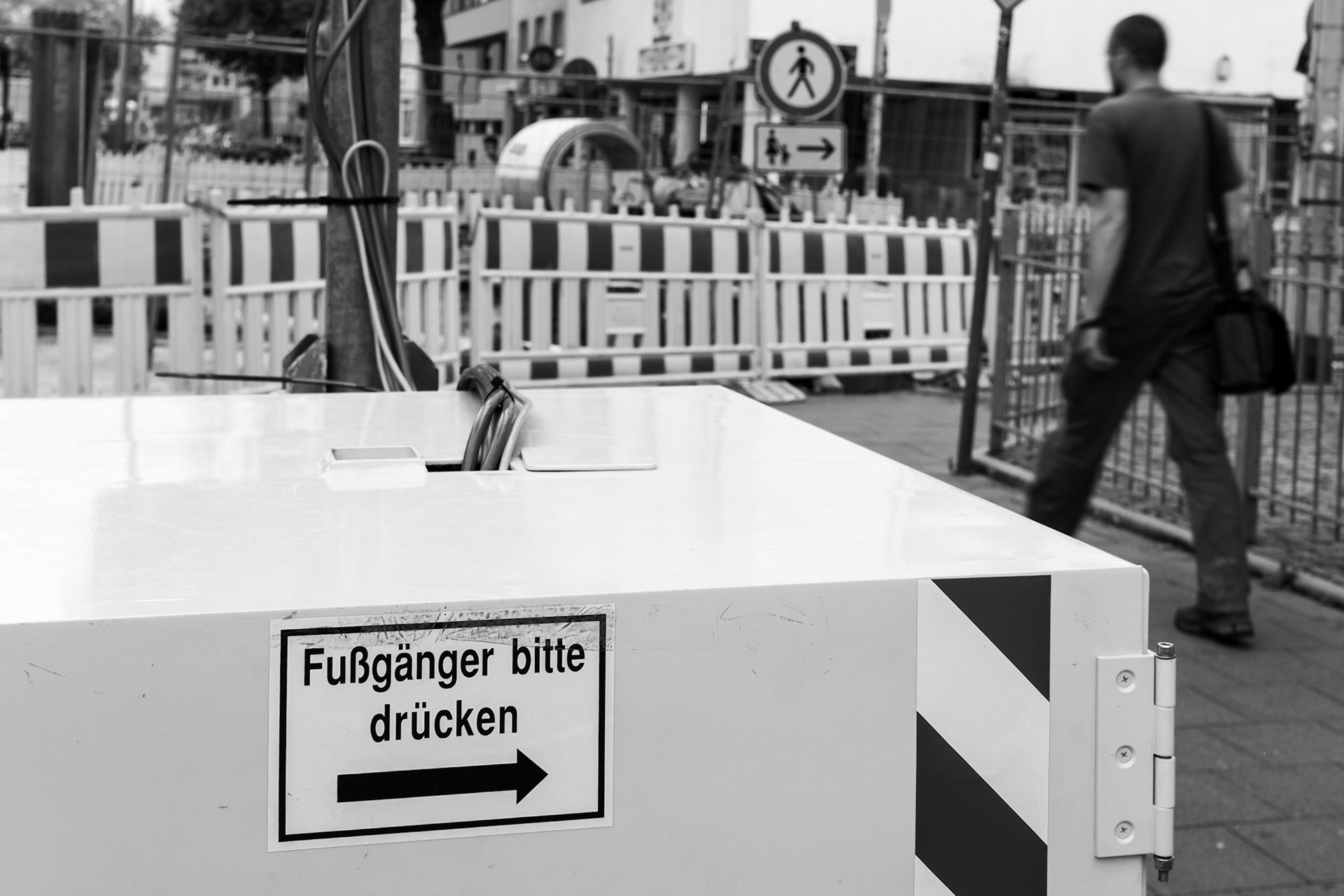 Fußgänger bitte drücken