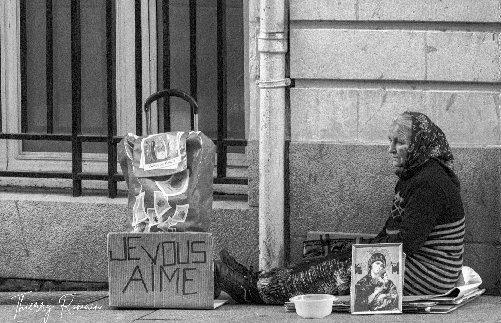 devant le siège de la Société Générale (Nantes)