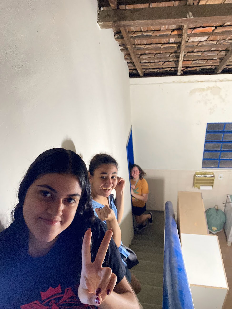 Eu (que tirei a foto) e a equipe visitando a locação