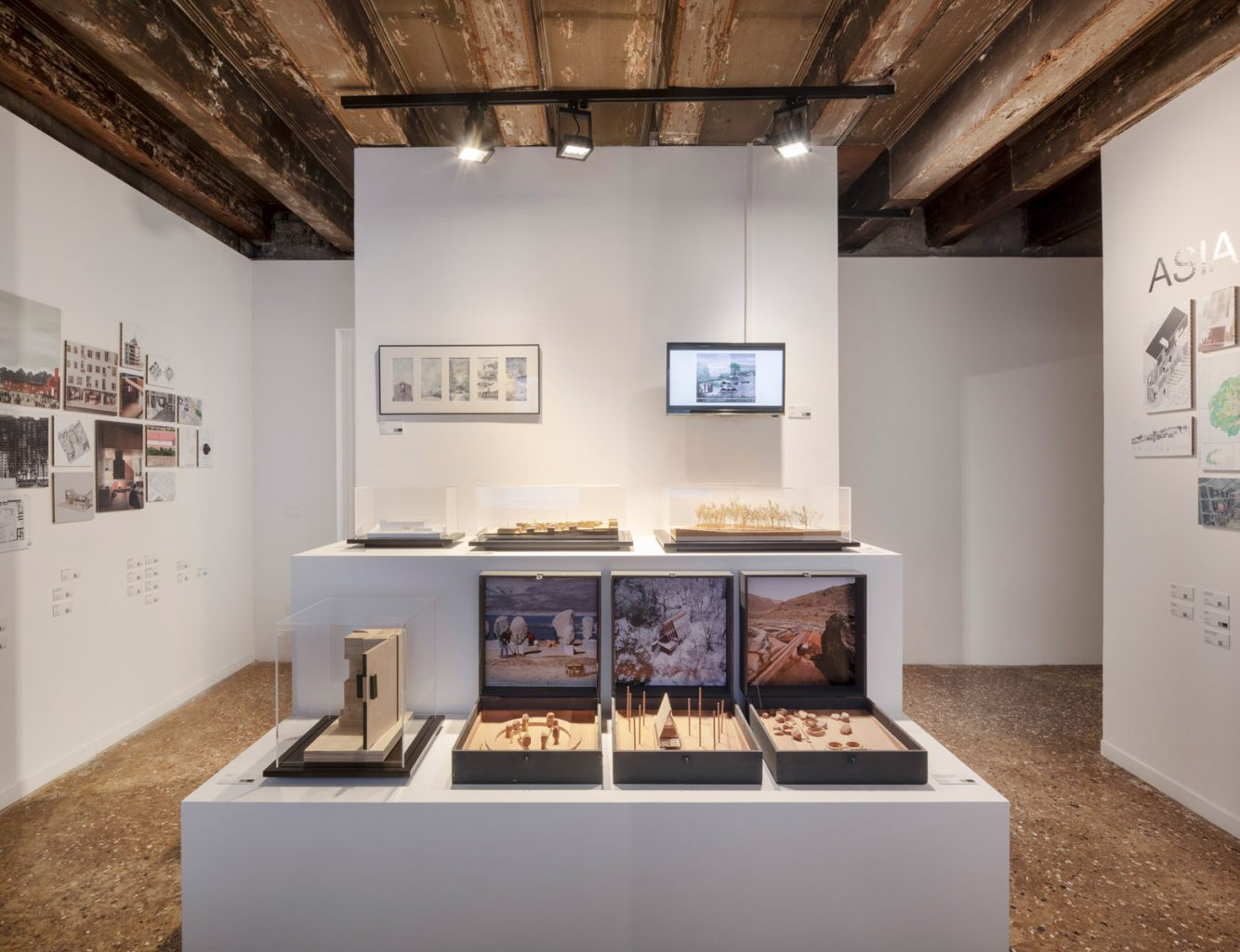 Exposición Young Talent Architecture Award 2020. Educating together. Evento colateral de la Bienal de Arquitectura de Venecia 2021. Palazzo Mora, Venecia
