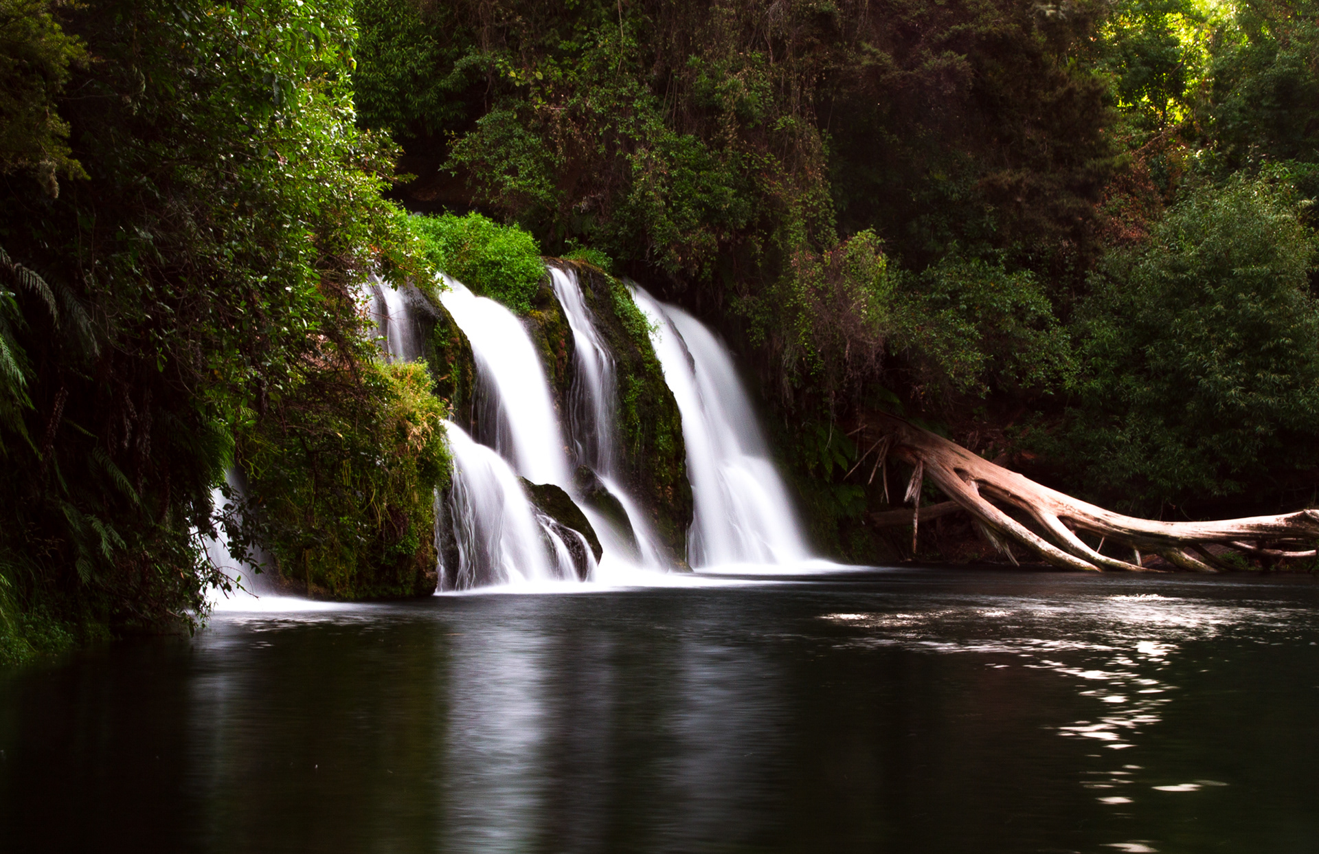 Maraetotara Falls, Hakes Bay